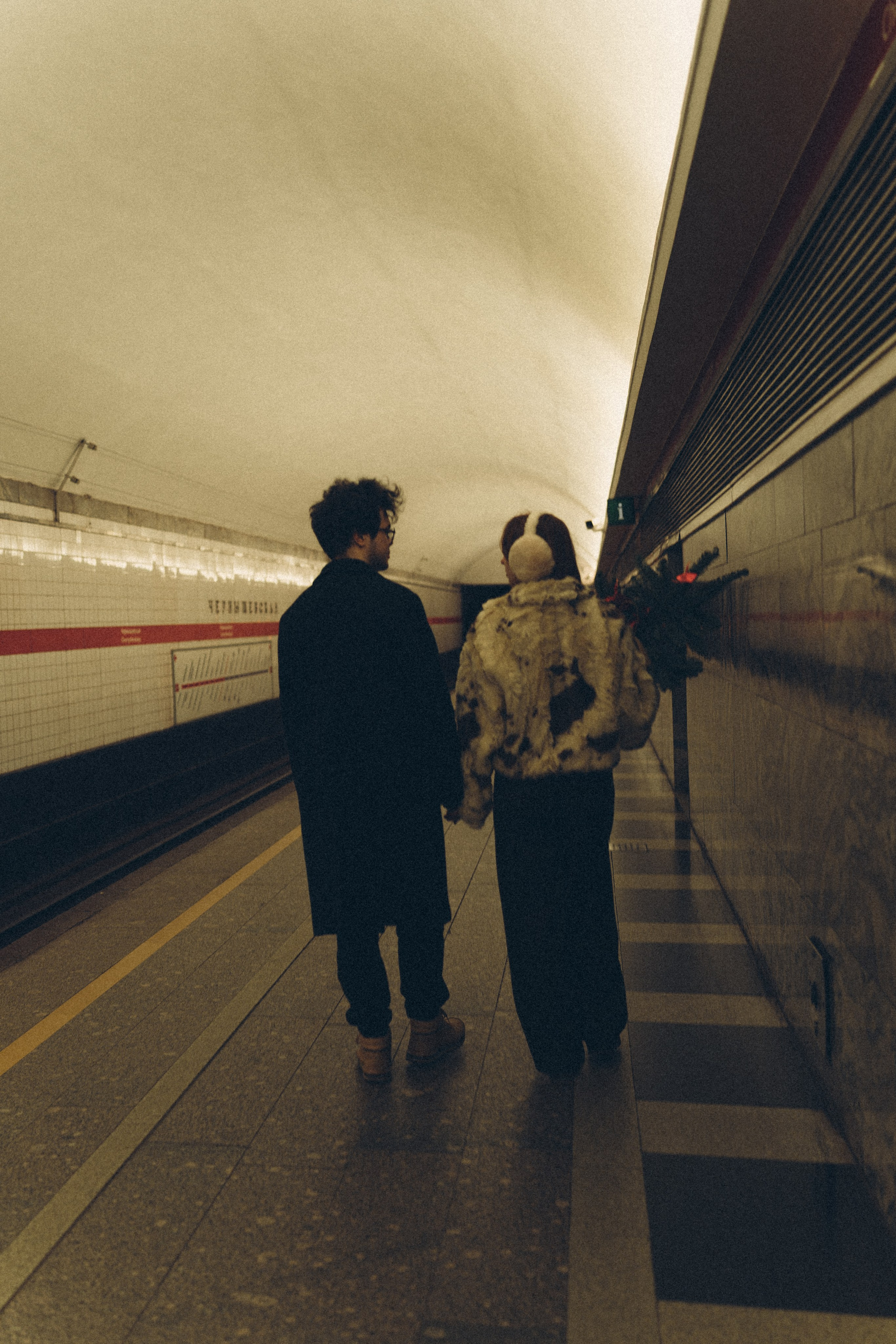 НОВОГОДНЯЯ ФОТОСЕСИИЯ ПАРЫ В МЕТРО ЛЮБОВЬ. Профессиональный фотограф, Санкт-Петербург — Виктория Богомолова