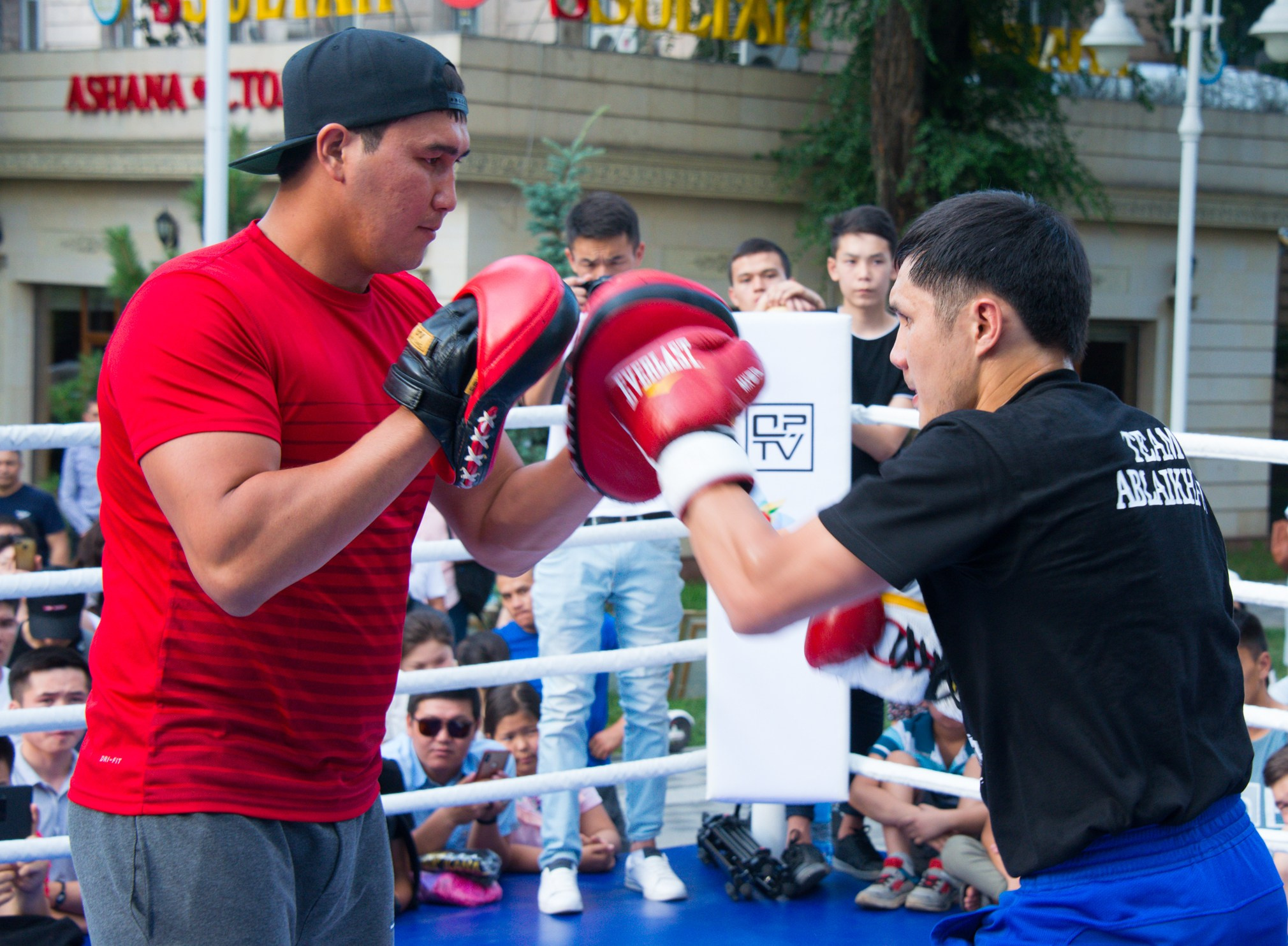 Бокс. Фотосъёмка. Фотограф Сергей Авдеев-семейный и детский фотограф в Алматы