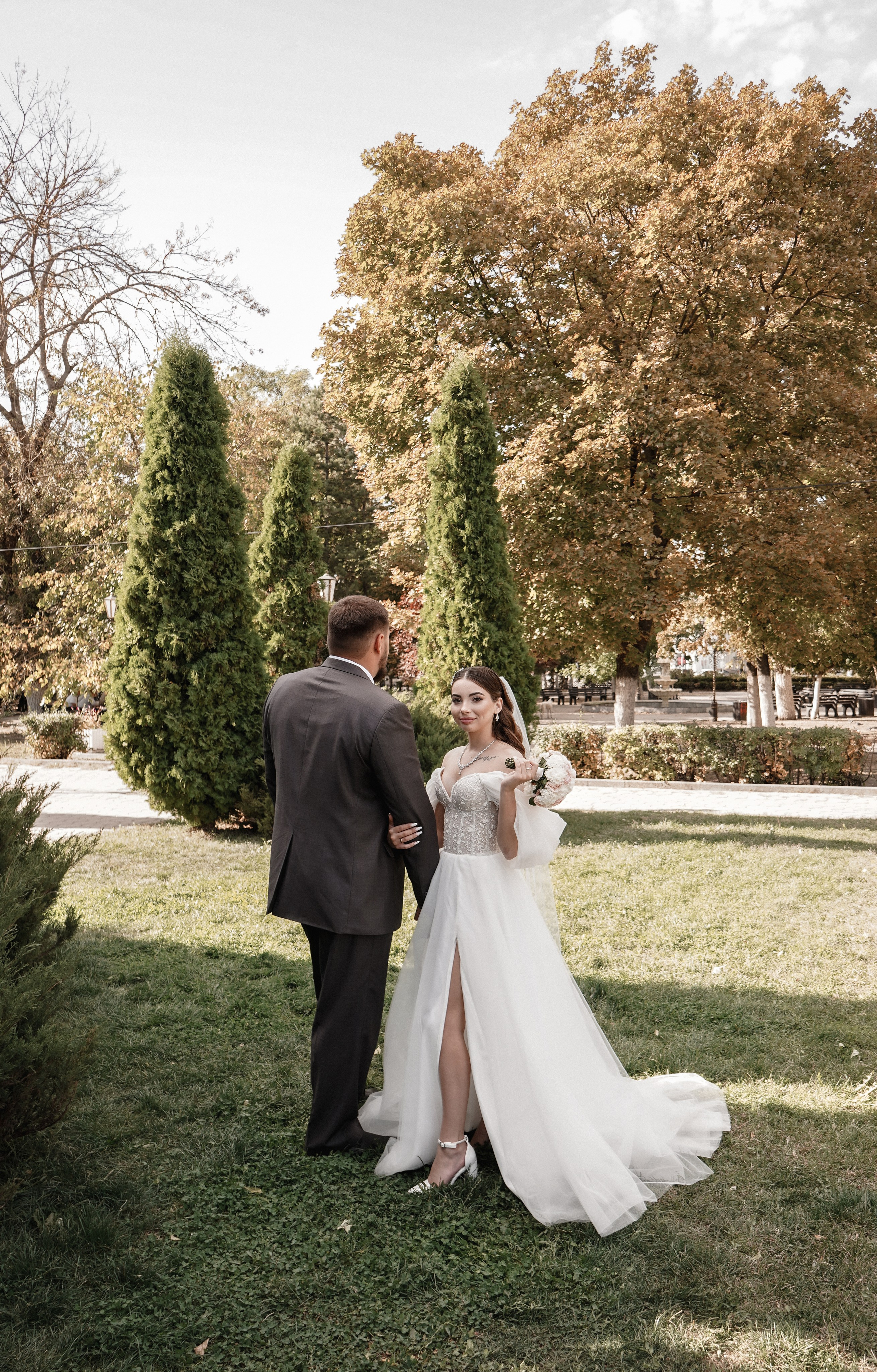 Свадебная фотосессия в Новочеркасске. Александровский парк и Вознесенский войсковой всеказачий собор. Андрей и Елена. Свадебный фотограф в Ростове-на-Дону. Таинство Крещения и Венчания, семейные фотосессии. Алёна Чёботова