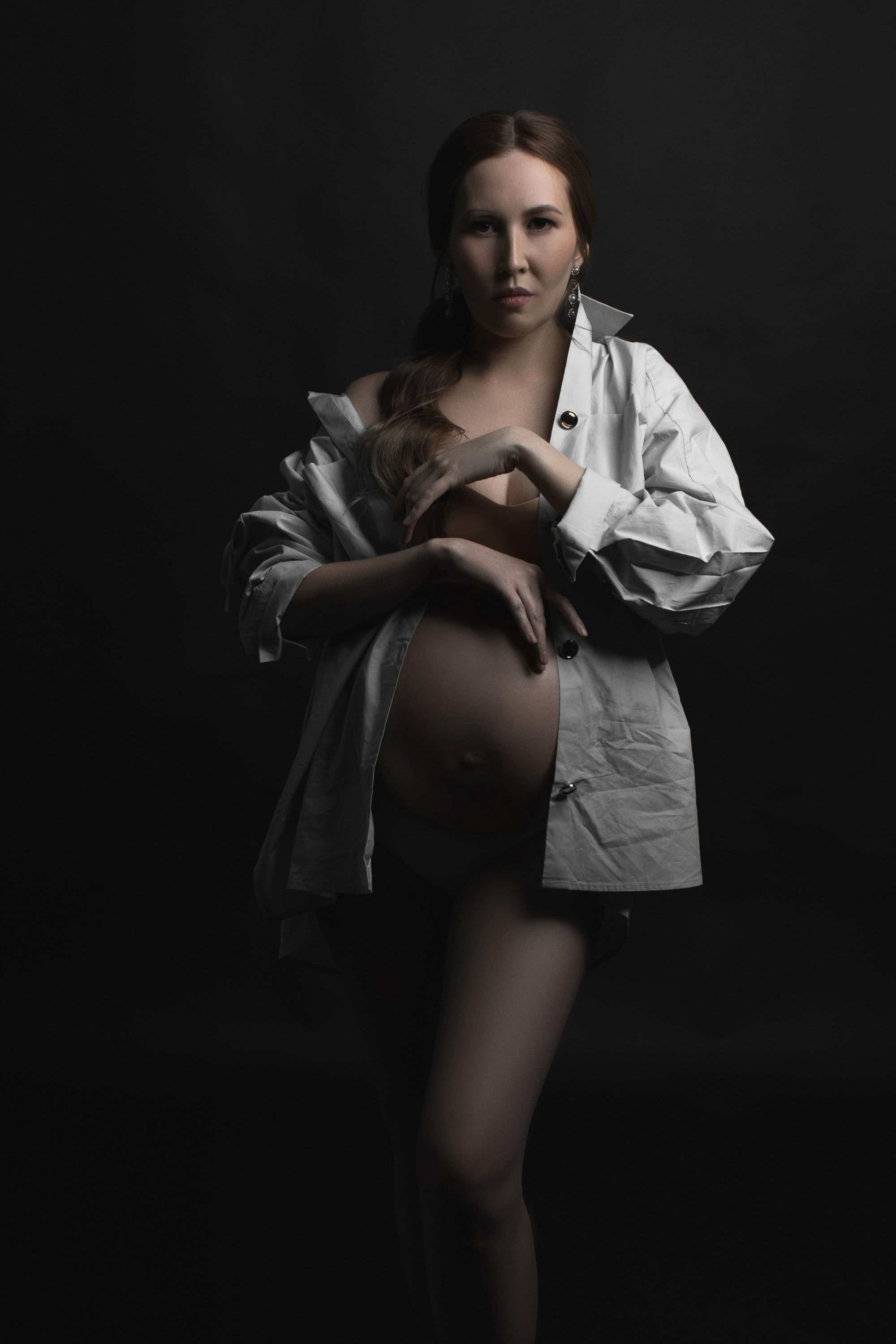 Фотосъемка беременности в стиле минимализм в фотостудии Тамбова, Липецка, Воронежа у детского и семейного фотографа Марины Смаль, девушка с восточной внешностью