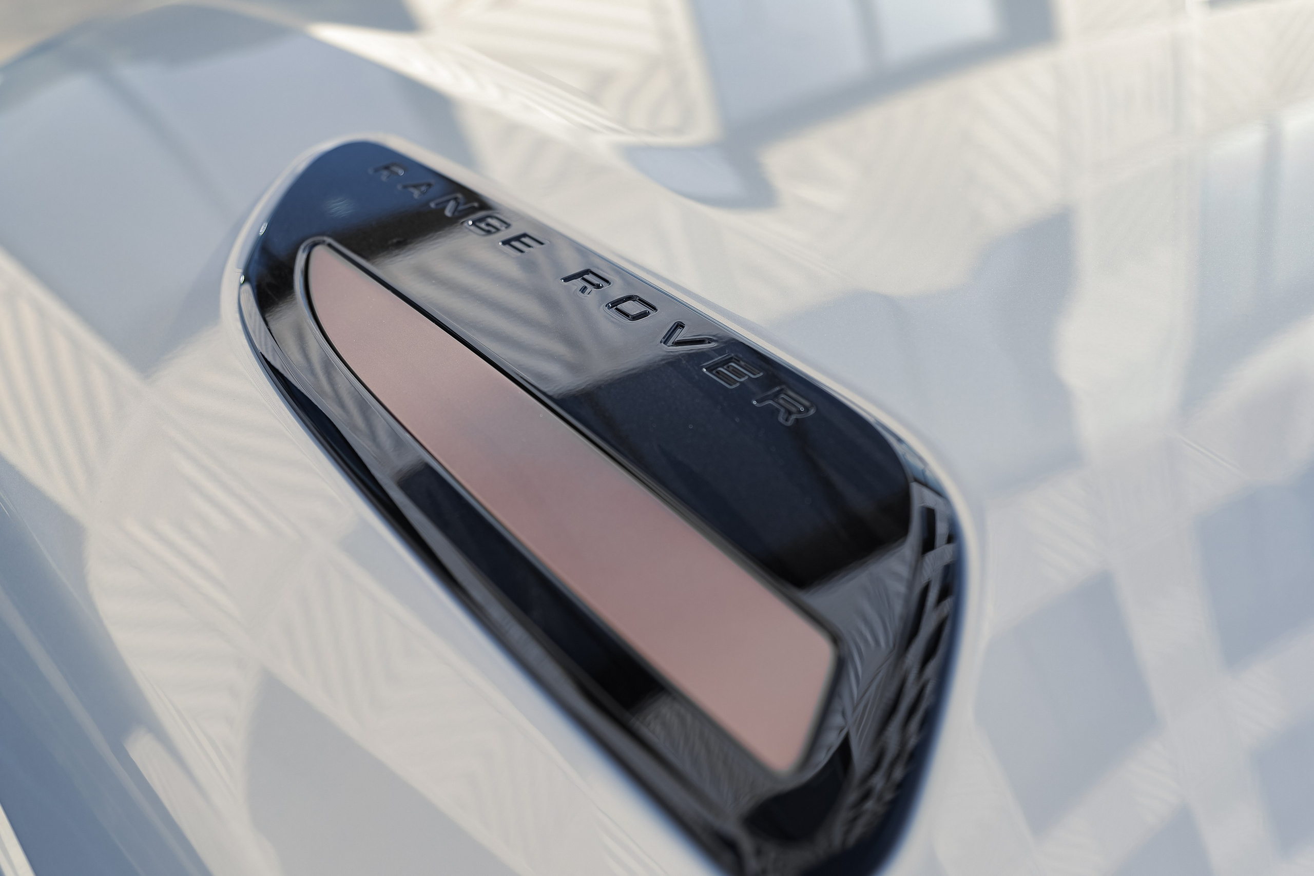 2024 Range Rover Velar 2.0 AT. Mixturecaptures