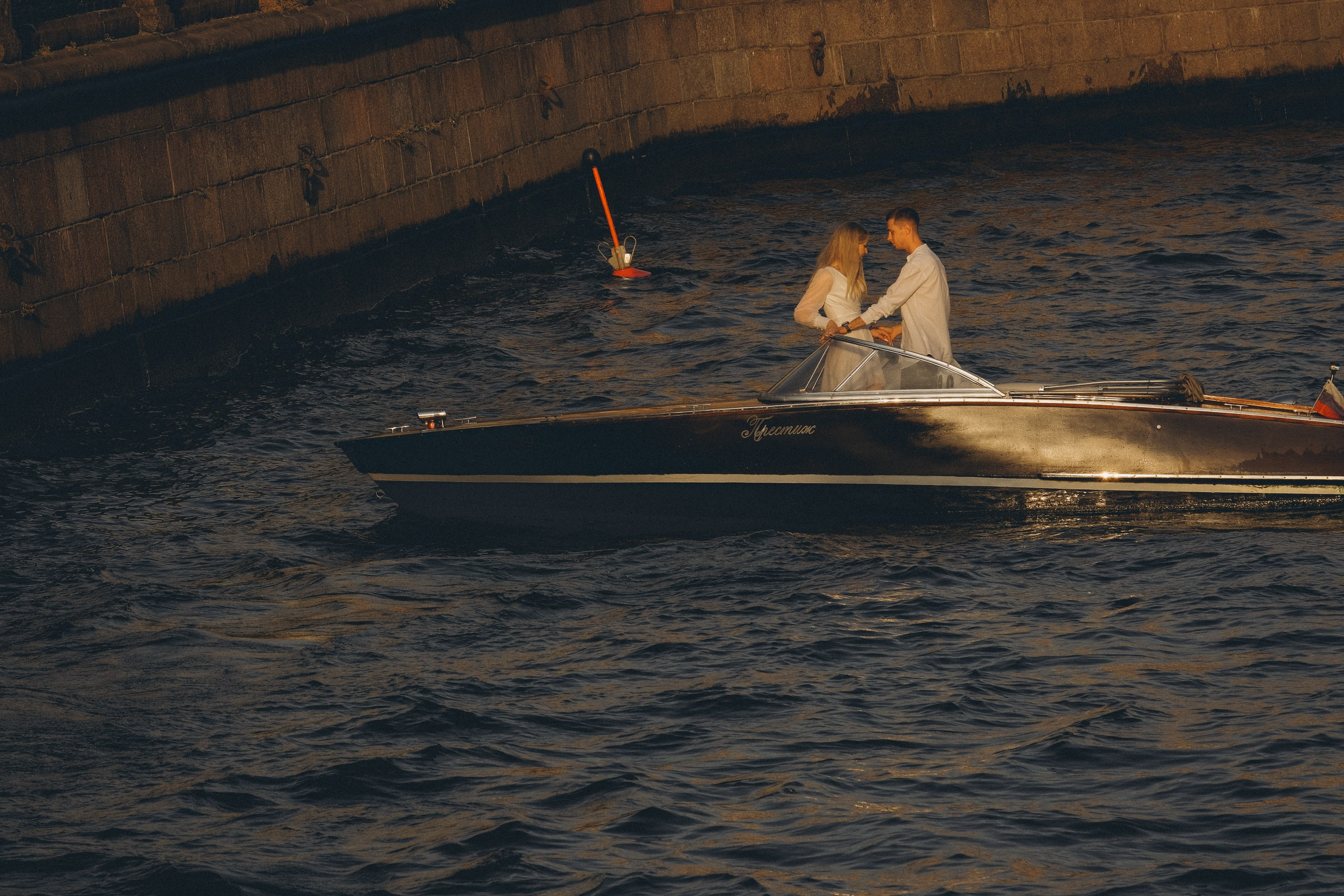 СВАДЕНБНАЯ СЬЕМКА НА КАТЕРЕ ПО КАНАЛАМ САНКТ-ПЕТЕРБУРГА И В АКВАТОРИИ НЕВЫ. Профессиональный фотограф, Санкт-Петербург — Виктория Богомолова