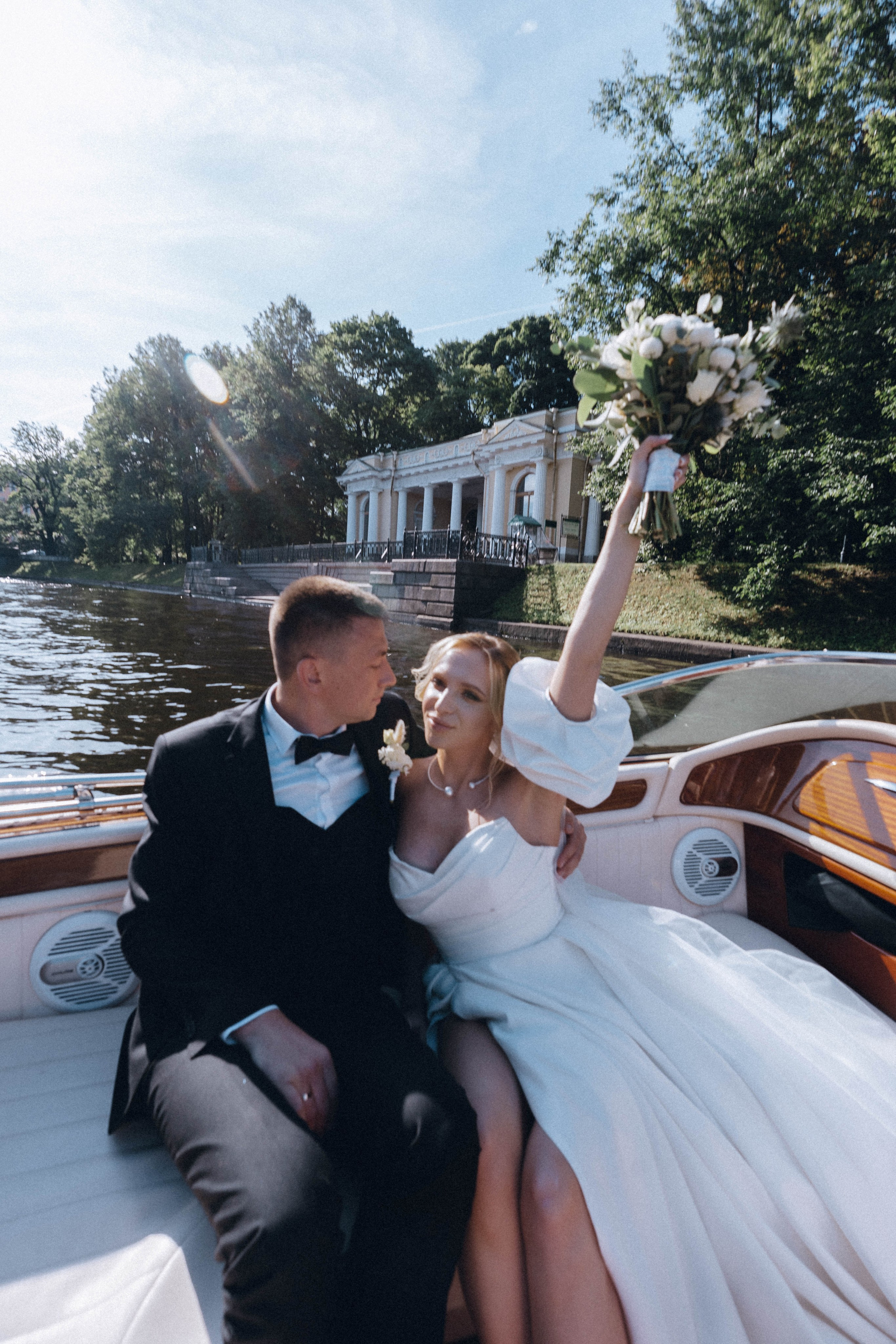 СВАДЕНБНАЯ СЬЕМКА НА КАТЕРЕ ПО КАНАЛАМ САНКТ-ПЕТЕРБУРГА И В АКВАТОРИИ НЕВЫ. Профессиональный фотограф, Санкт-Петербург — Виктория Богомолова