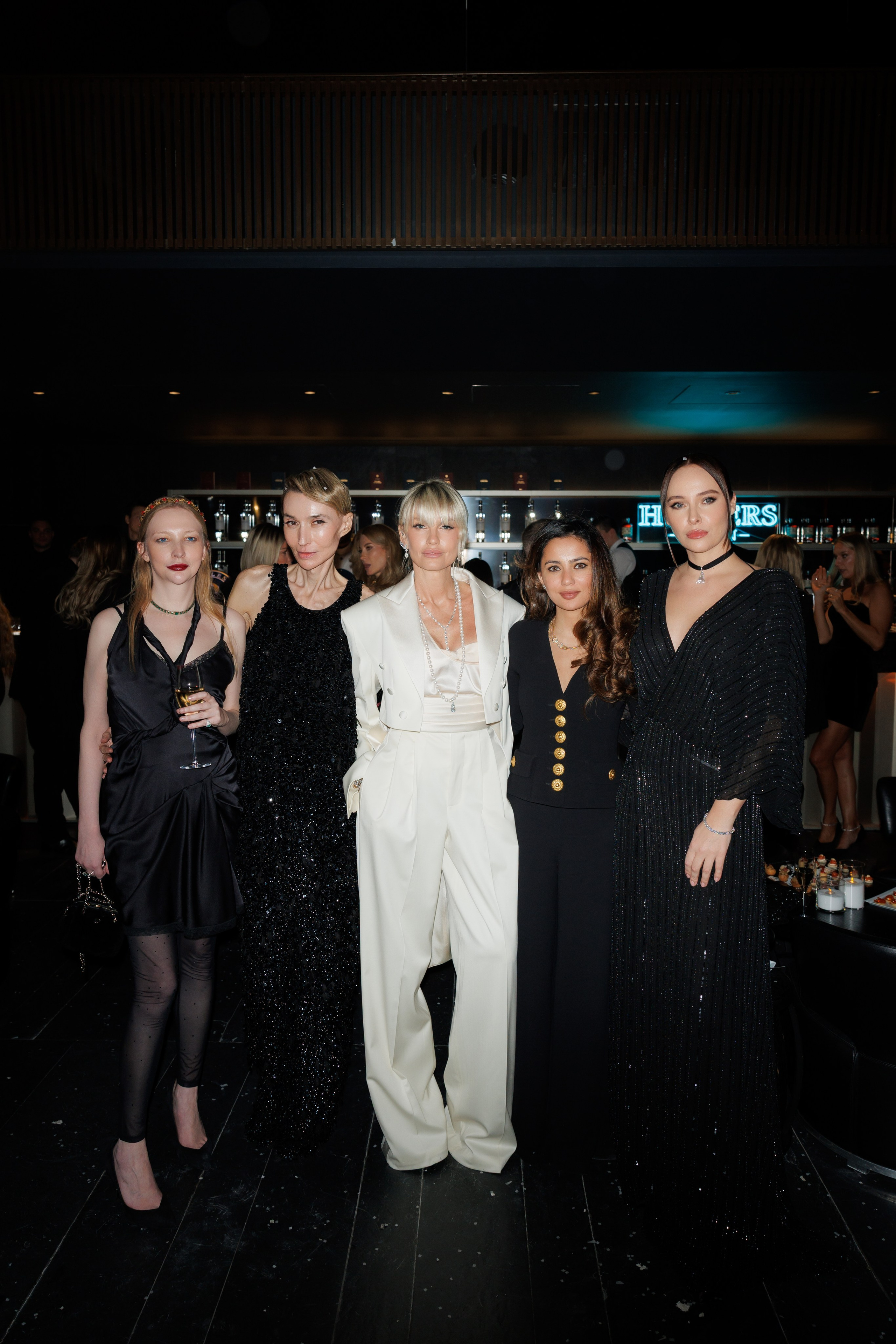 «Снежный Бал» Яны Раскаваловой. «Птичка на проводе»: информационный портал в Москве