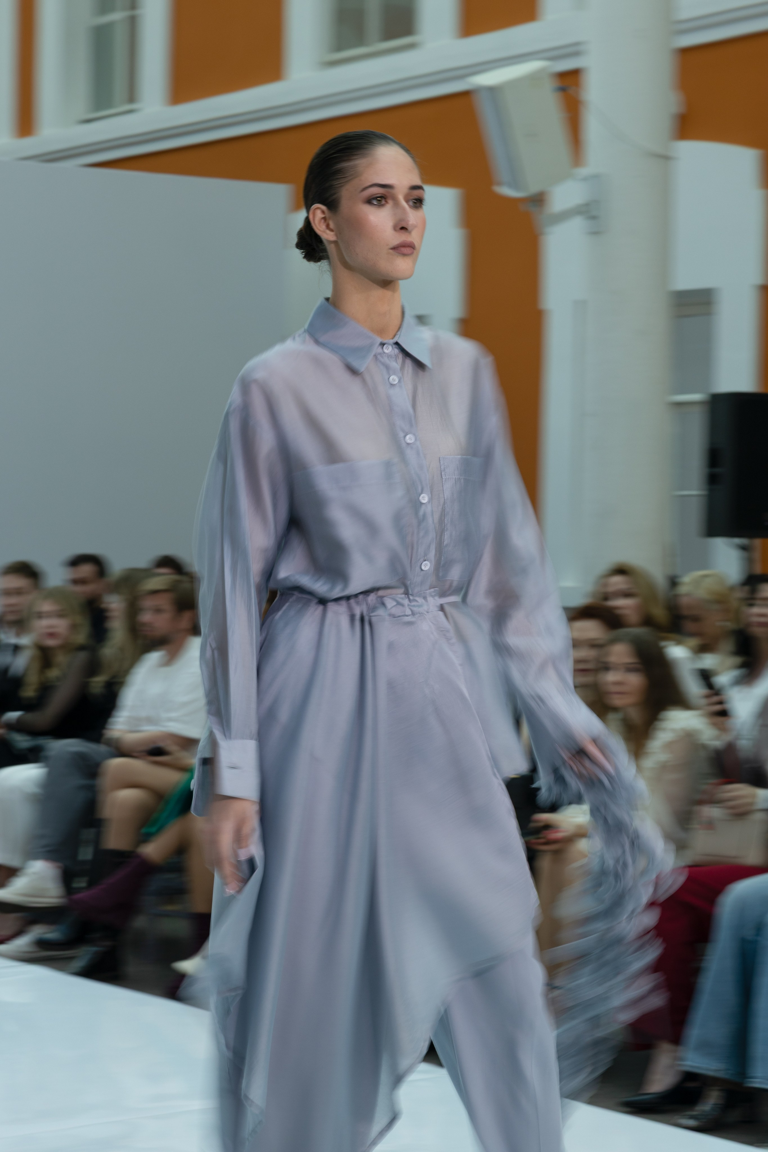 <img src="image.jpg" alt="репортаж с модного показа в Санкт-Петербурге">