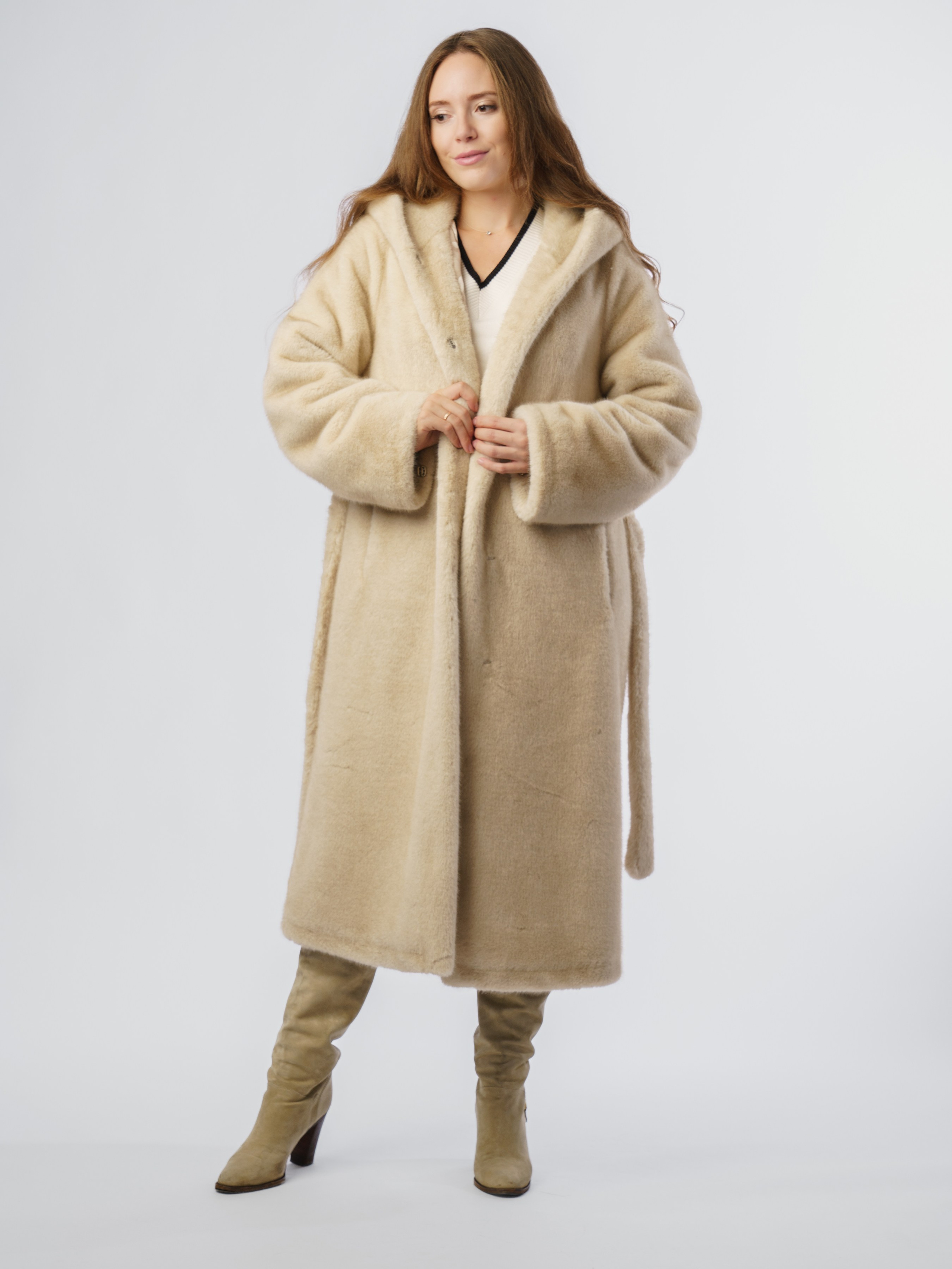 Шубы, модель Кристина. KED Production — продакшн из СПб. Создаём фото, видео и контент, который помогает брендам и селлерам продавать больше