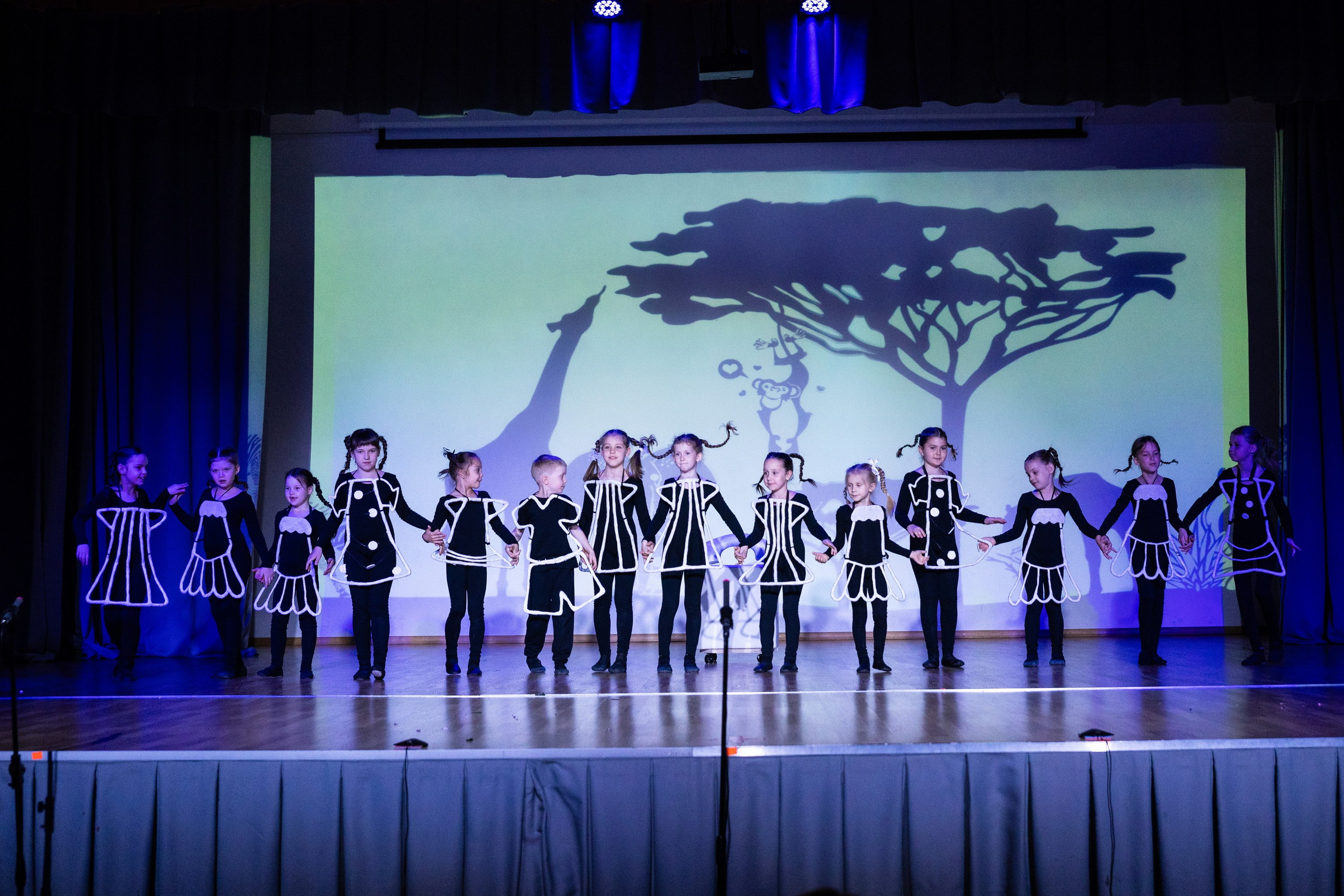 репортажная съёмка детского танцевального коллектива на сцене Самара