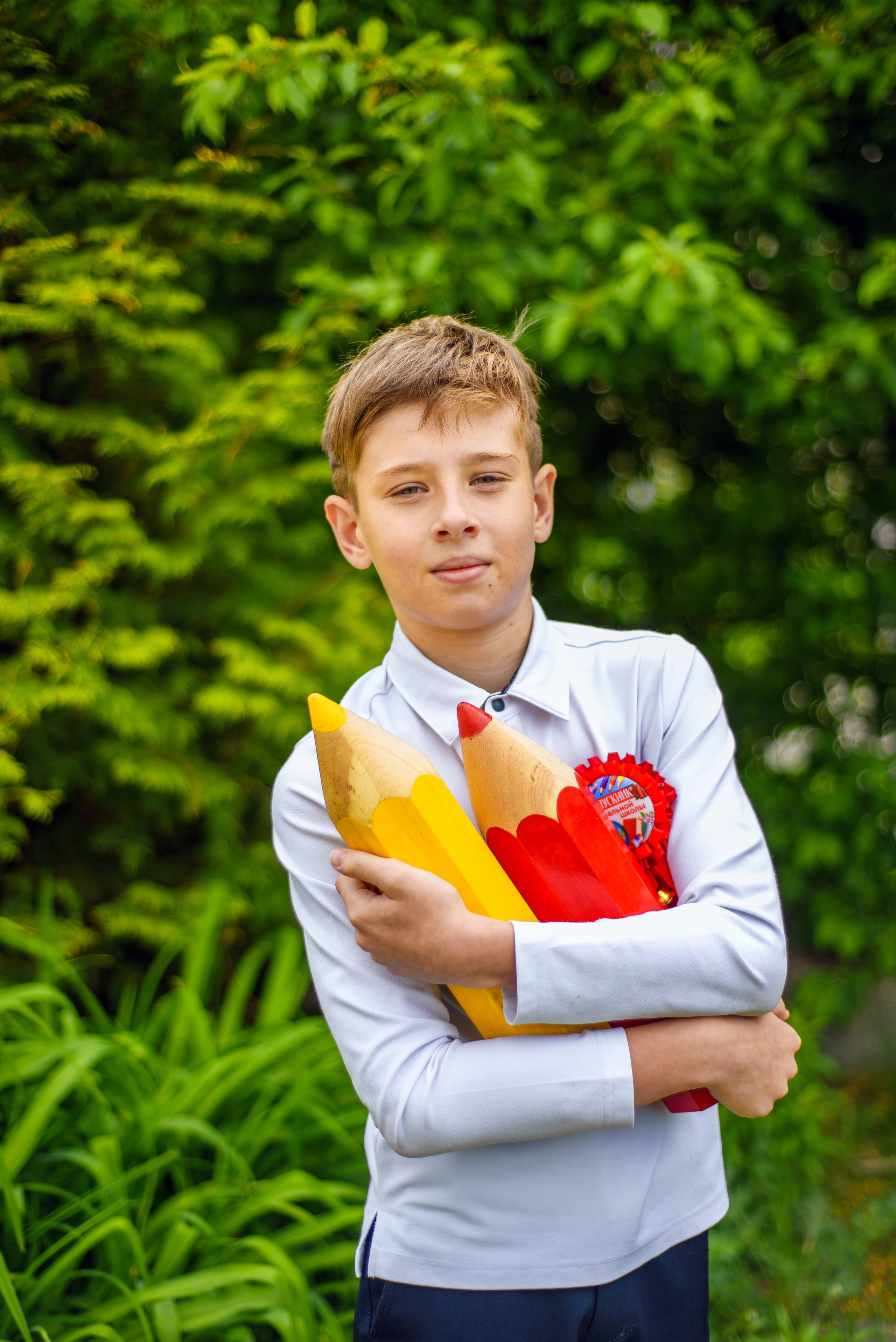 Фотосъемка в школьном саду. Фотограф. Выпускные альбомы в Барнауле