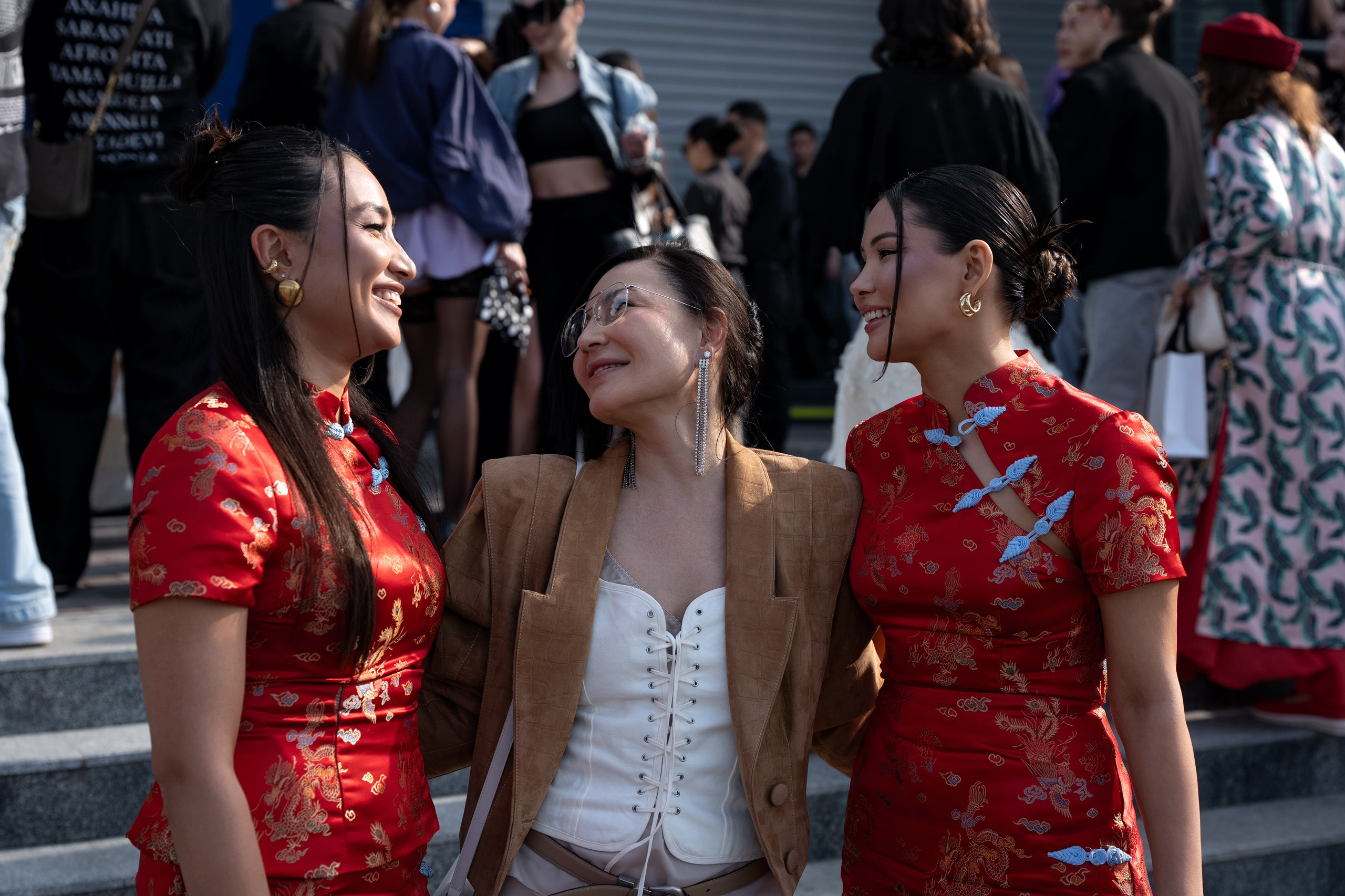 Visa Fashion Week Almaty Pre-Fall 2026 April StreetStyle Day 1. Сайт Алматинского НЮ АРТ, будуар и фэшн фотографа Дениса Карпенко