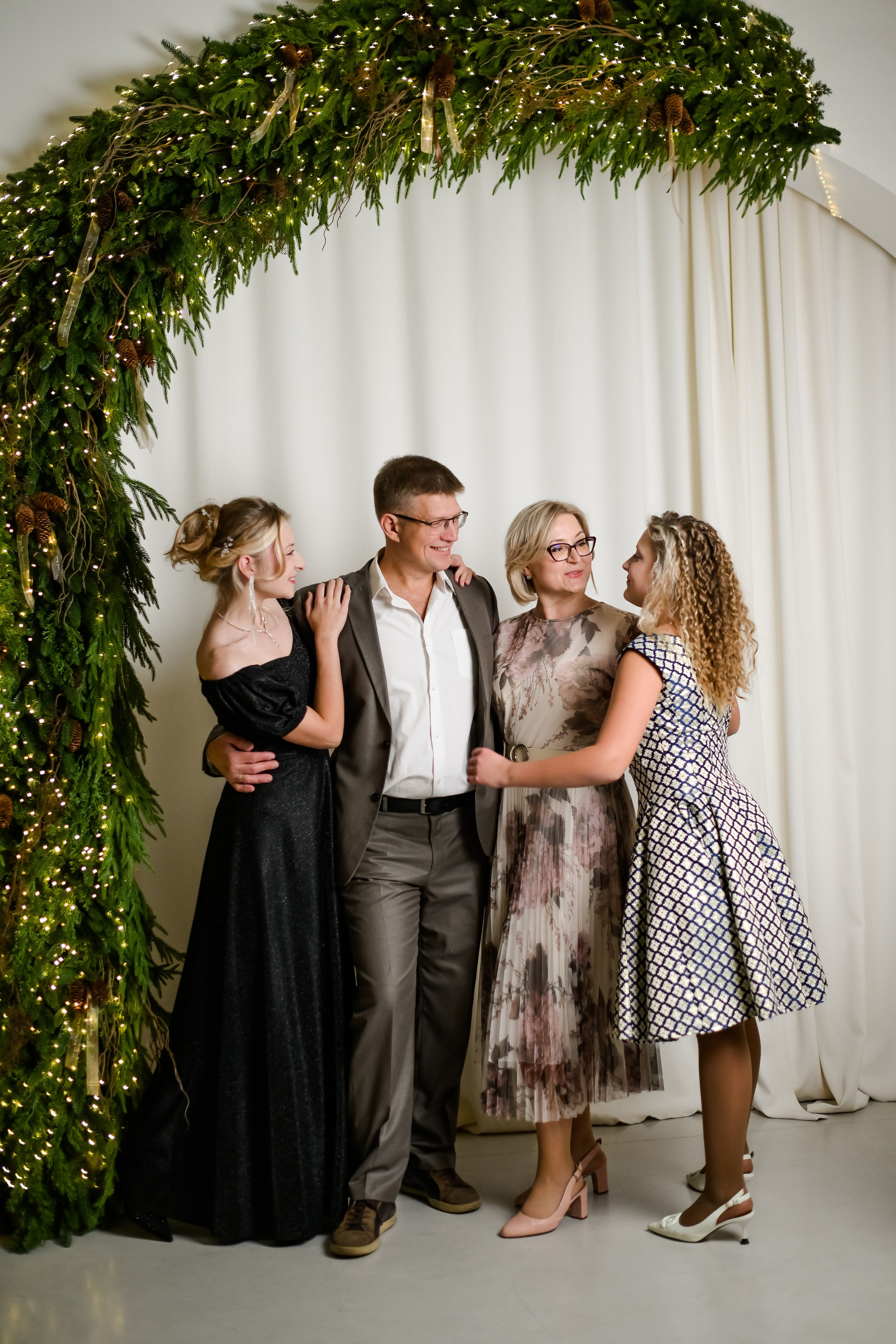 Семья Александра, Сашеньки, Юленьки и Катюши