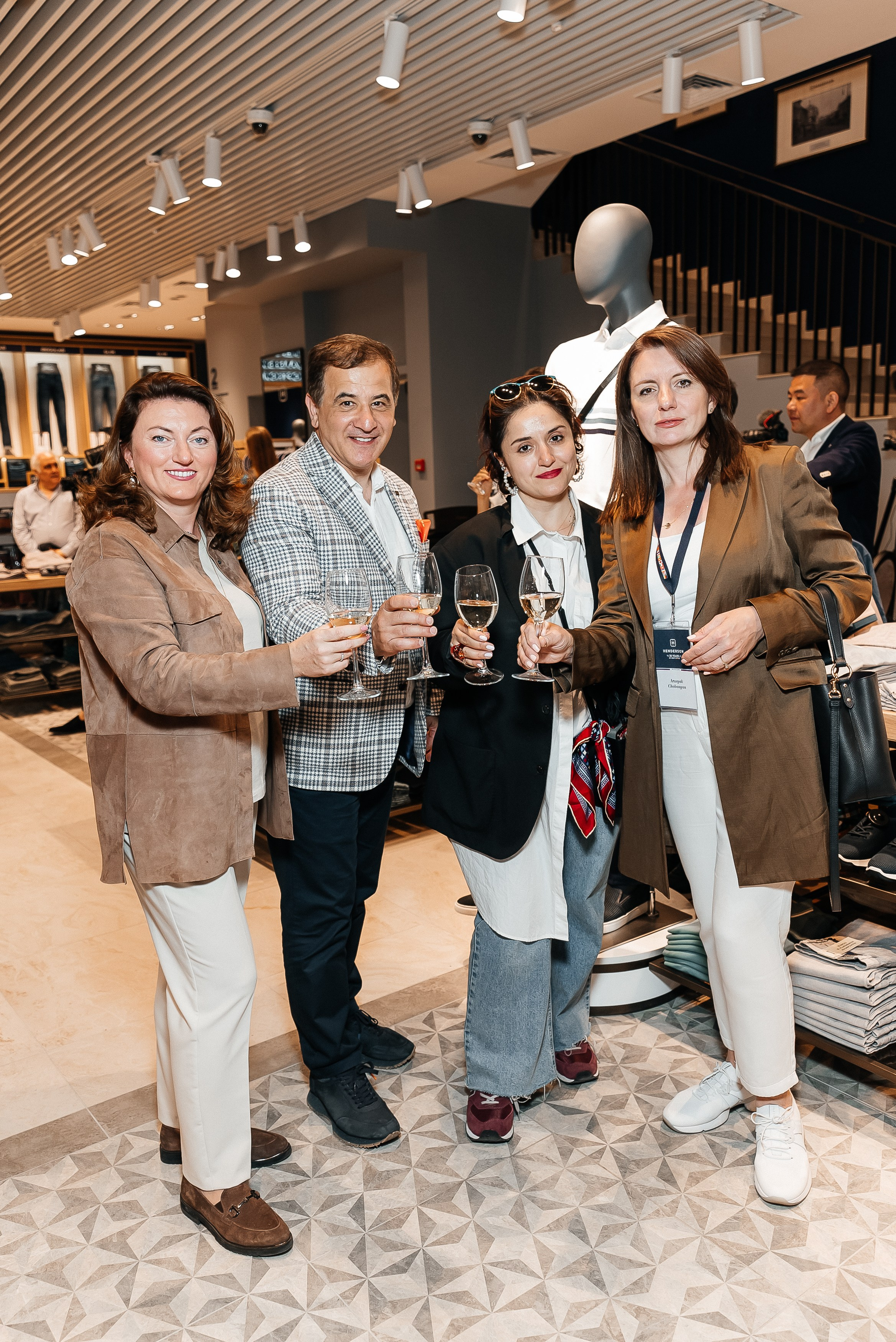 Henderson. Павел Краснов — Свадебный и репортажный фотограф в Москве