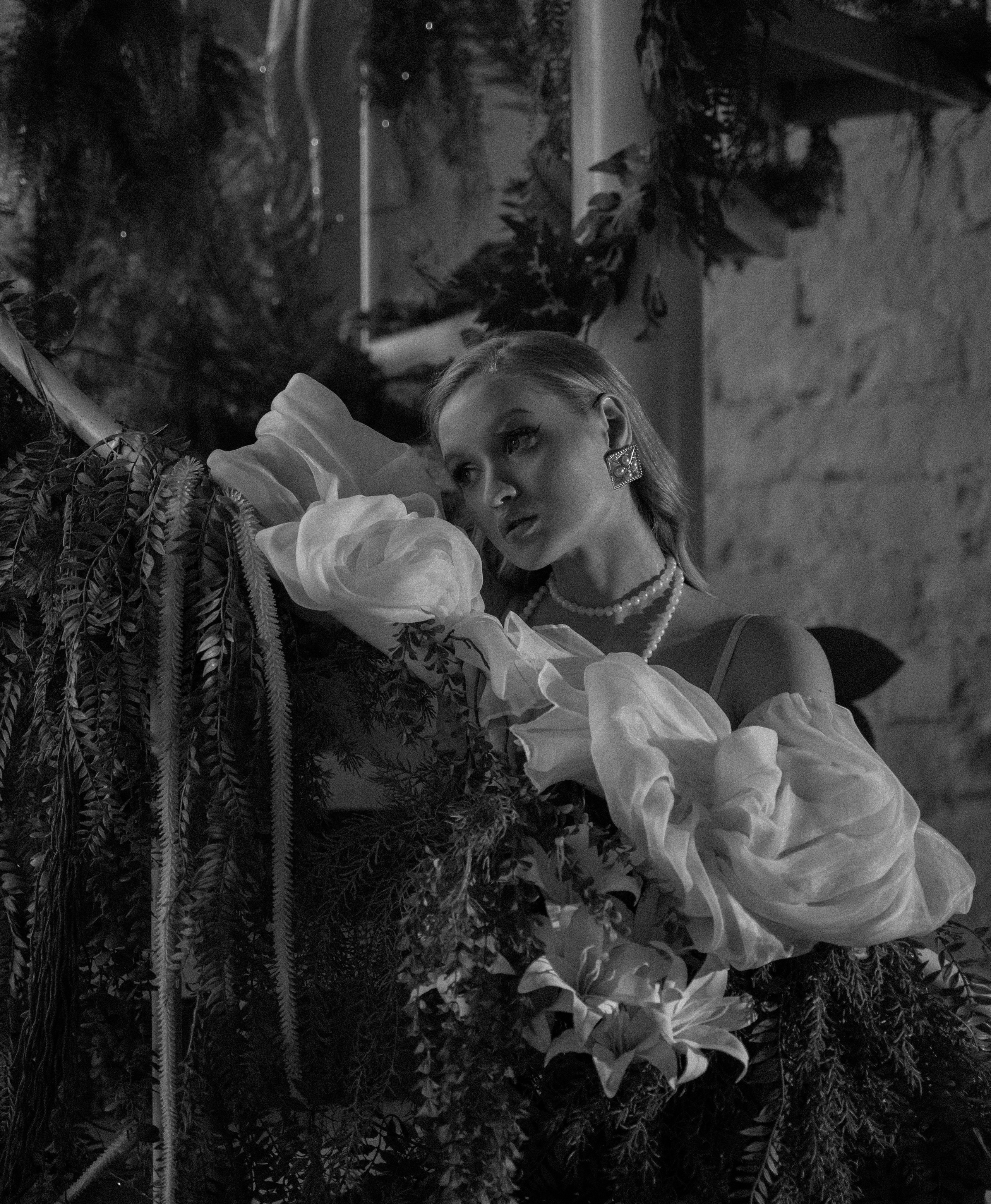 Невеста на пикнике в замке