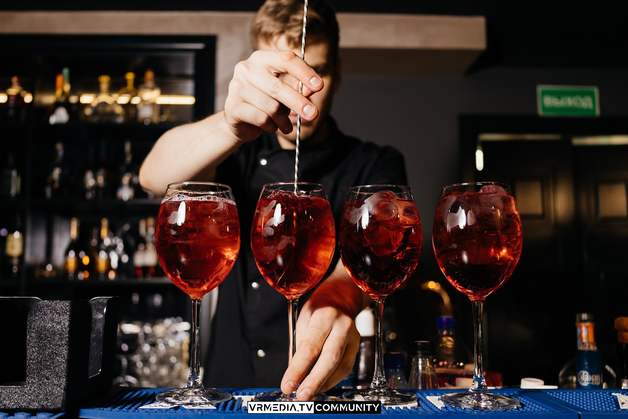 Караоке-бар «Volna»: Сиреневая вечеринка