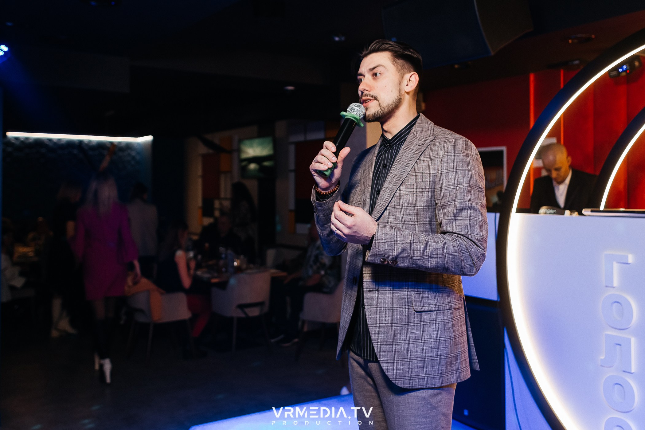 8 марта в караоке-ресторане «Голос»