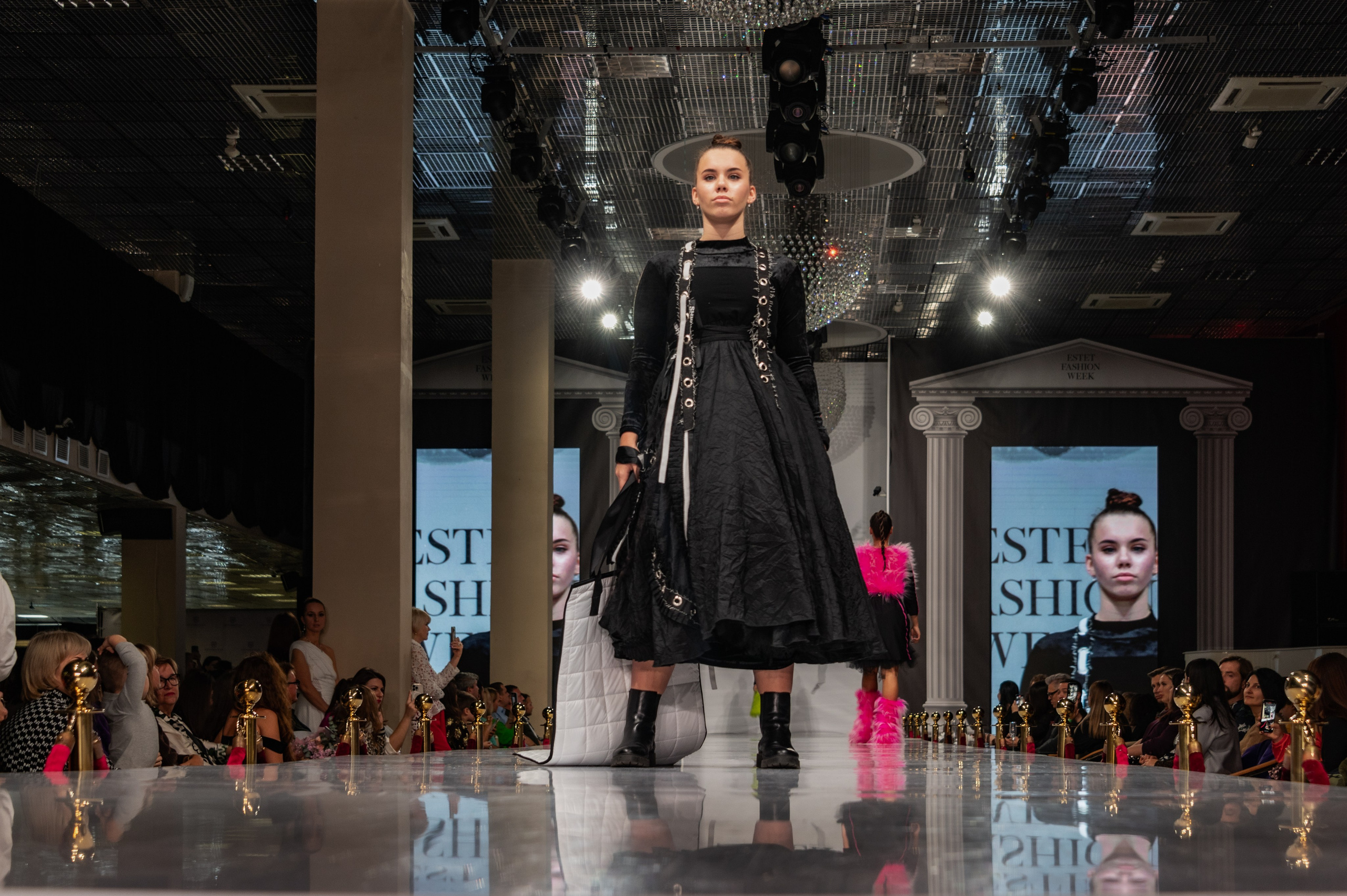 Estet Fashion Week-2023. Фотограф Роман Адлер