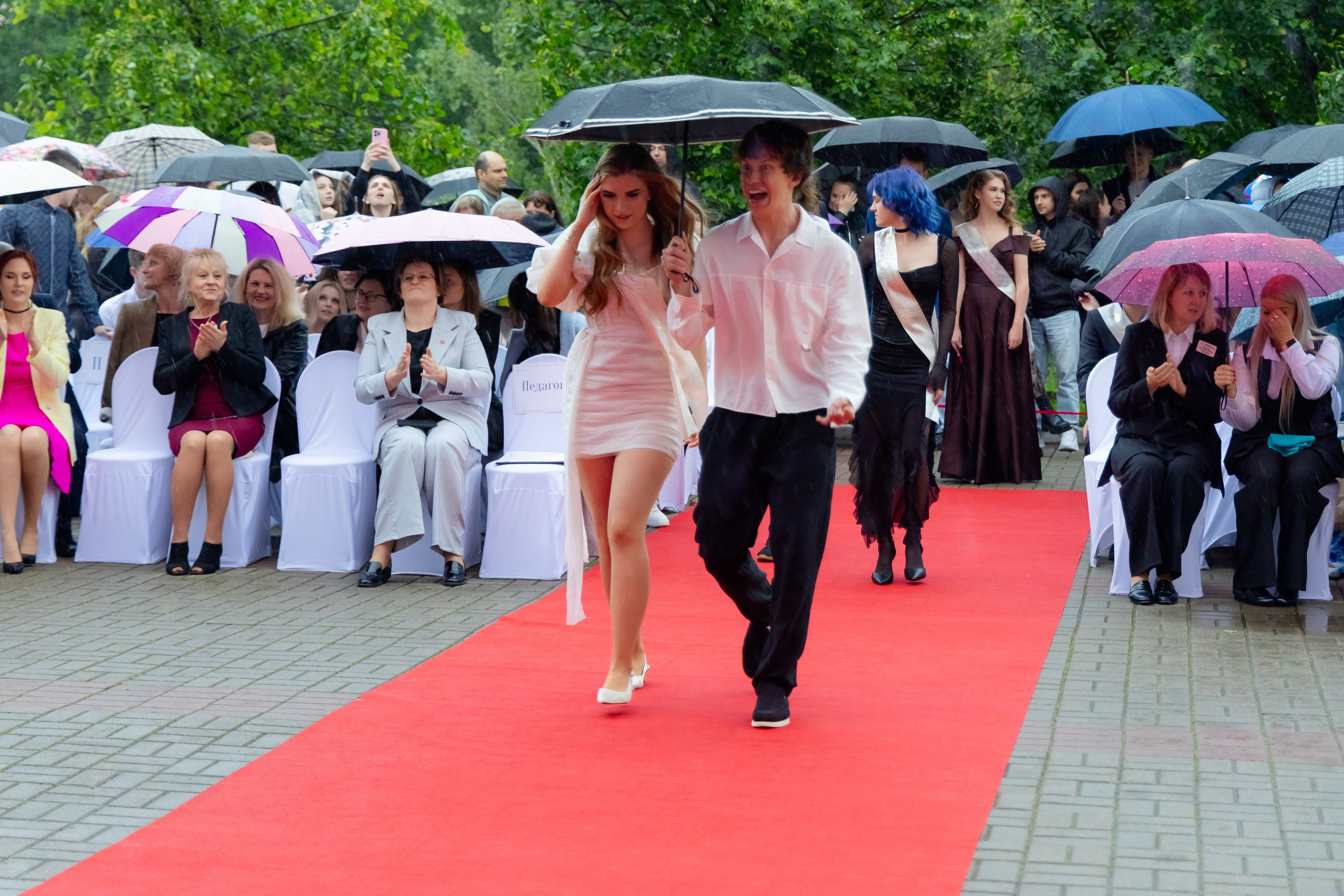 Школьный выпускной 2025 год в Минске, Беларуси. Свадебный фотограф в Минске/Беларуси Сергей Спиридонов