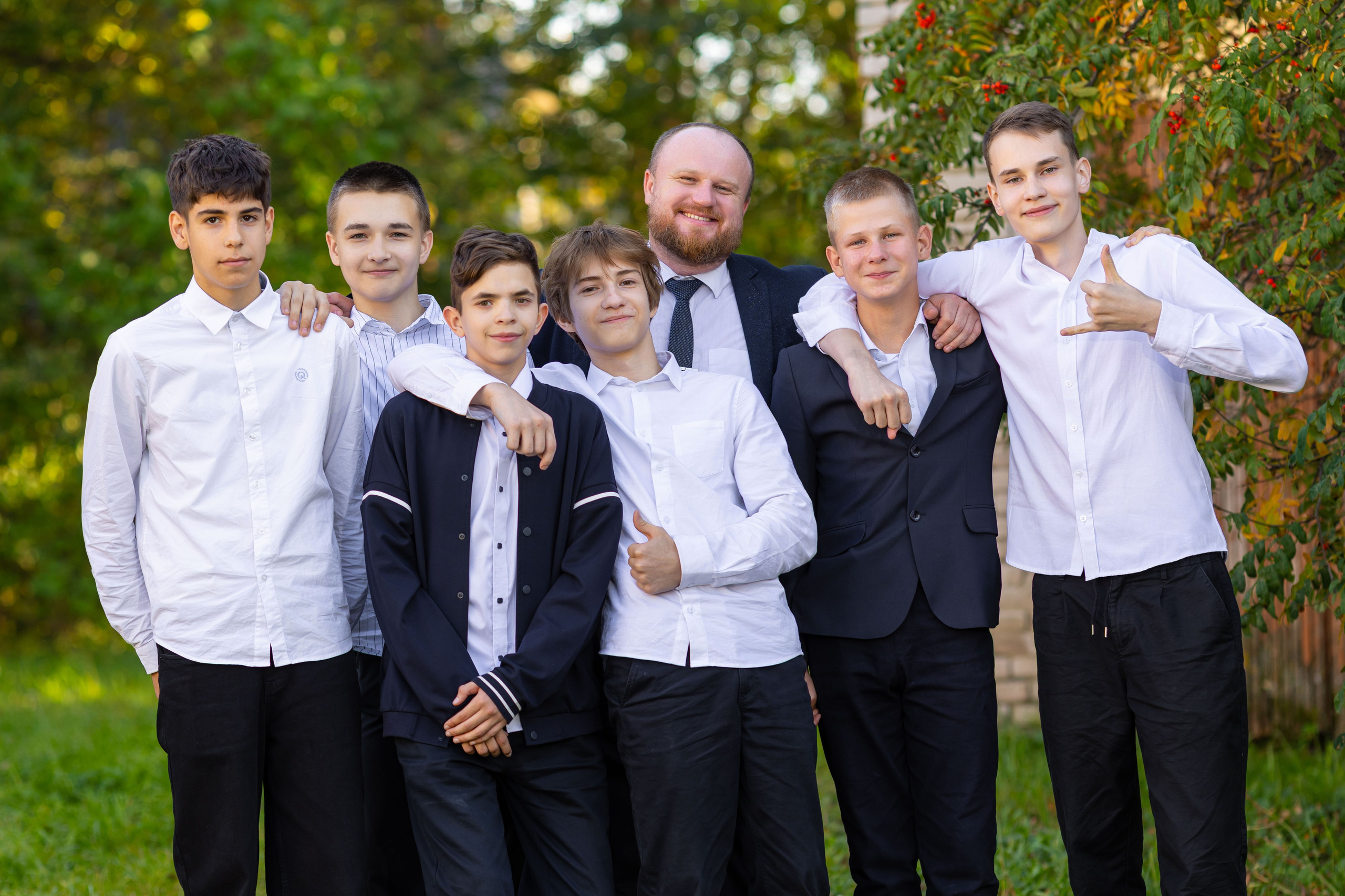 Осенняя фотосессия у школы с учителем. Семейный и детский фотограф Анна Петракова