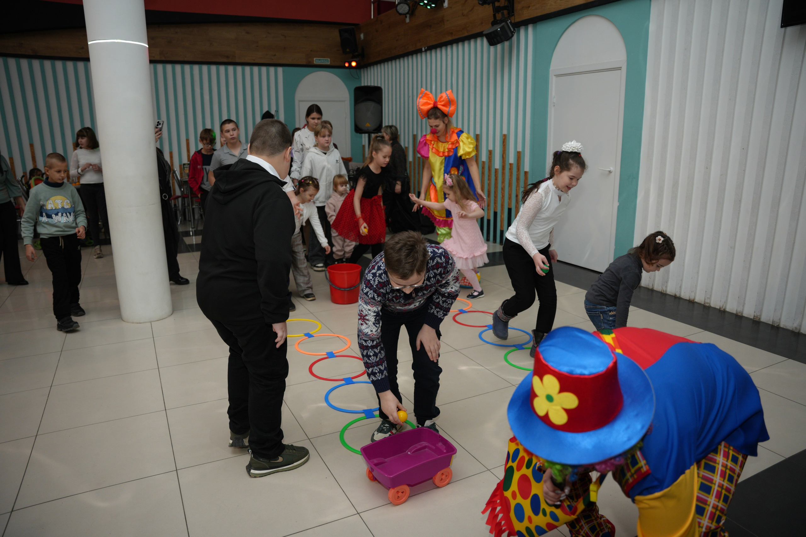 Социально —благотворительная акция «Ты в этом мире не один», посвященная Международному дню инвалидов. ВЫПУСКНЫЕ АЛЬБОМЫ, Школьный фотограф, семейный и свадебный в Саратове и области Ольга Плаксина