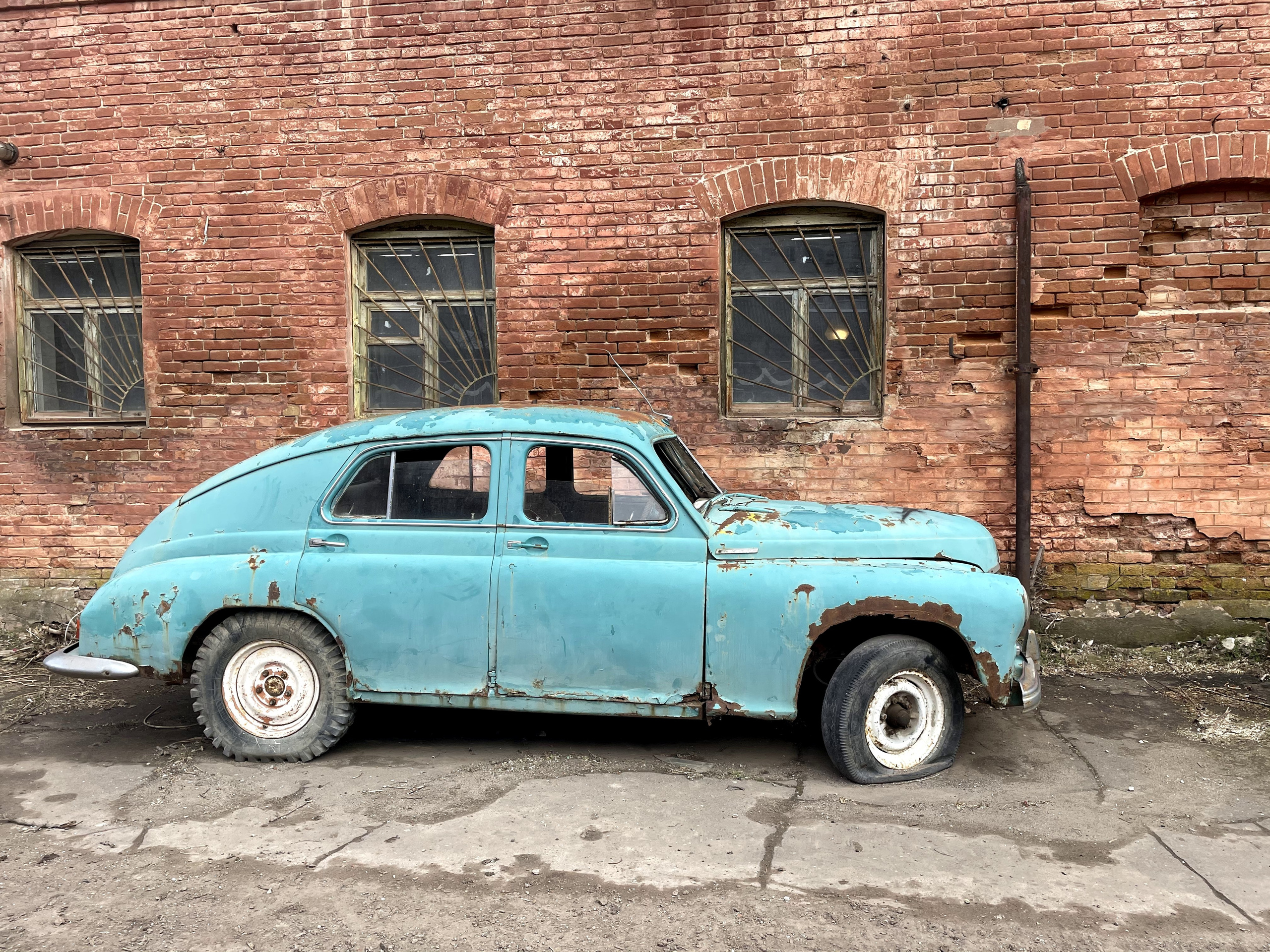 20 096 Здание из красного кирпича. ВИЗУАЛЬНЫЕ И ЗВУКОВЫЕ РЕШЕНИЯ ДЛЯ БИЗНЕСА И СЪЁМОК ТЕЛЕТЕЛА