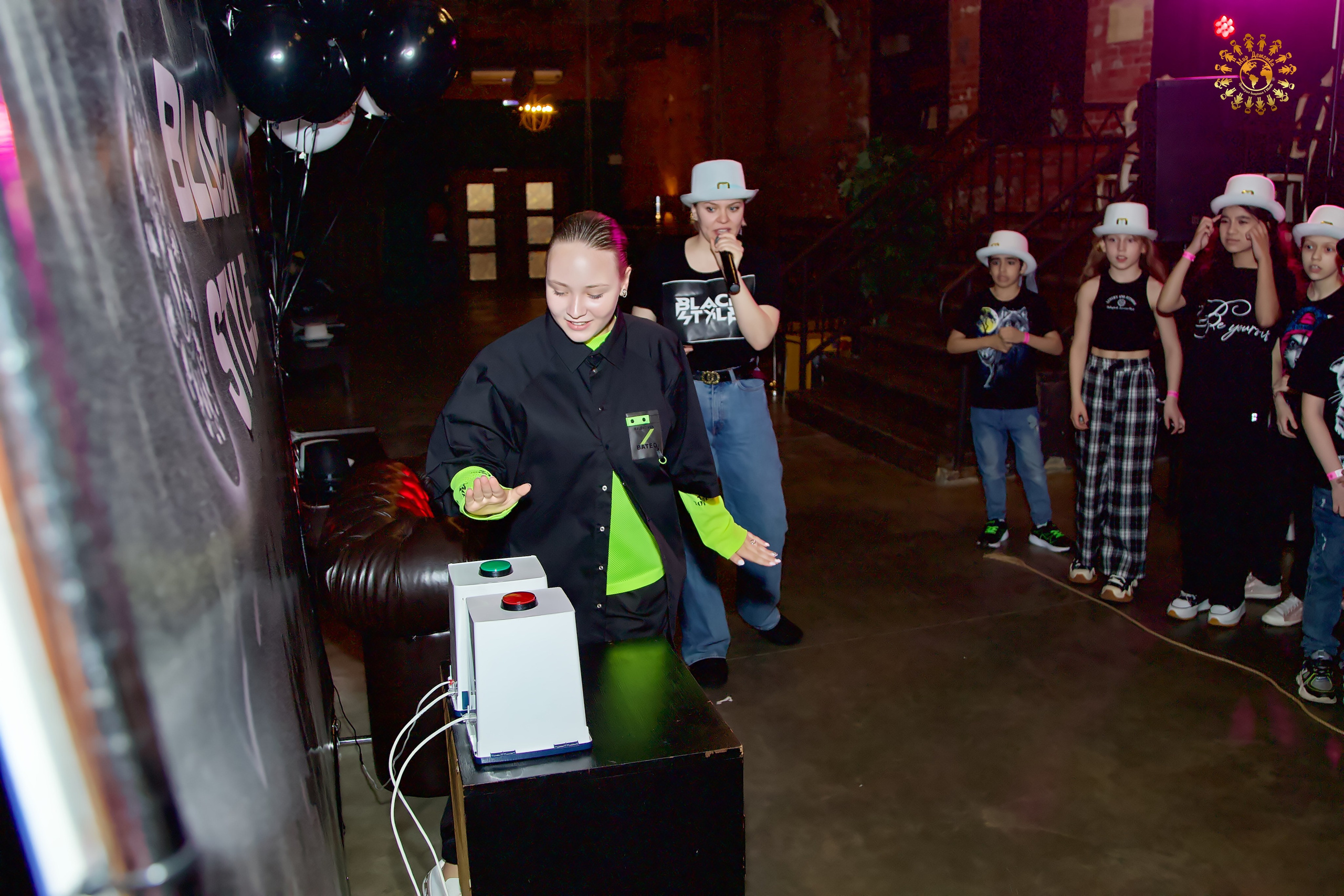 Выпускной 2023 (Школа 667, 4-й класс). Репортажная съемка в Москве и области. Анималистика