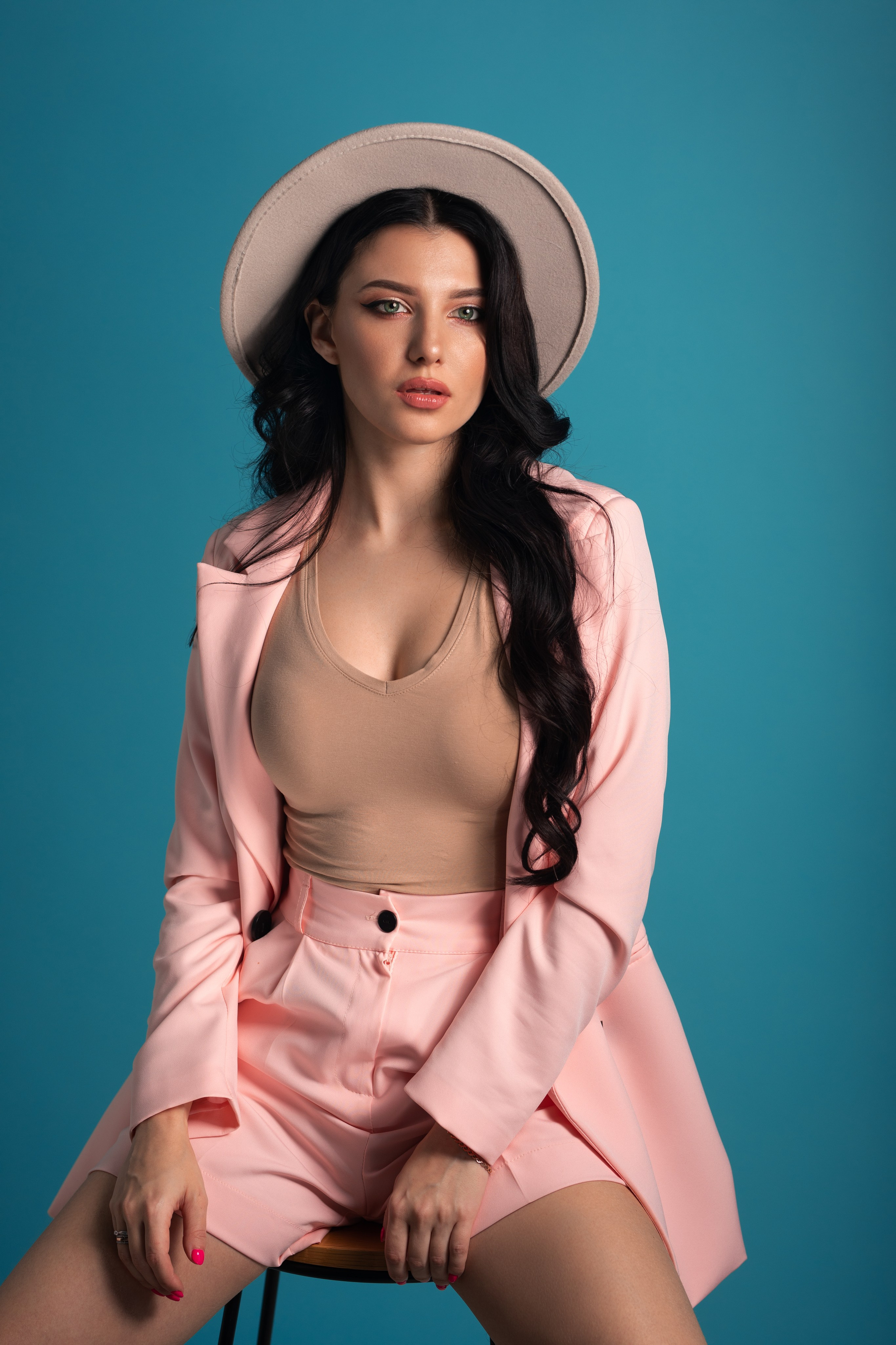 Фотосет с Кристиной в студии на циклораме и на улице города в формате для «себя»