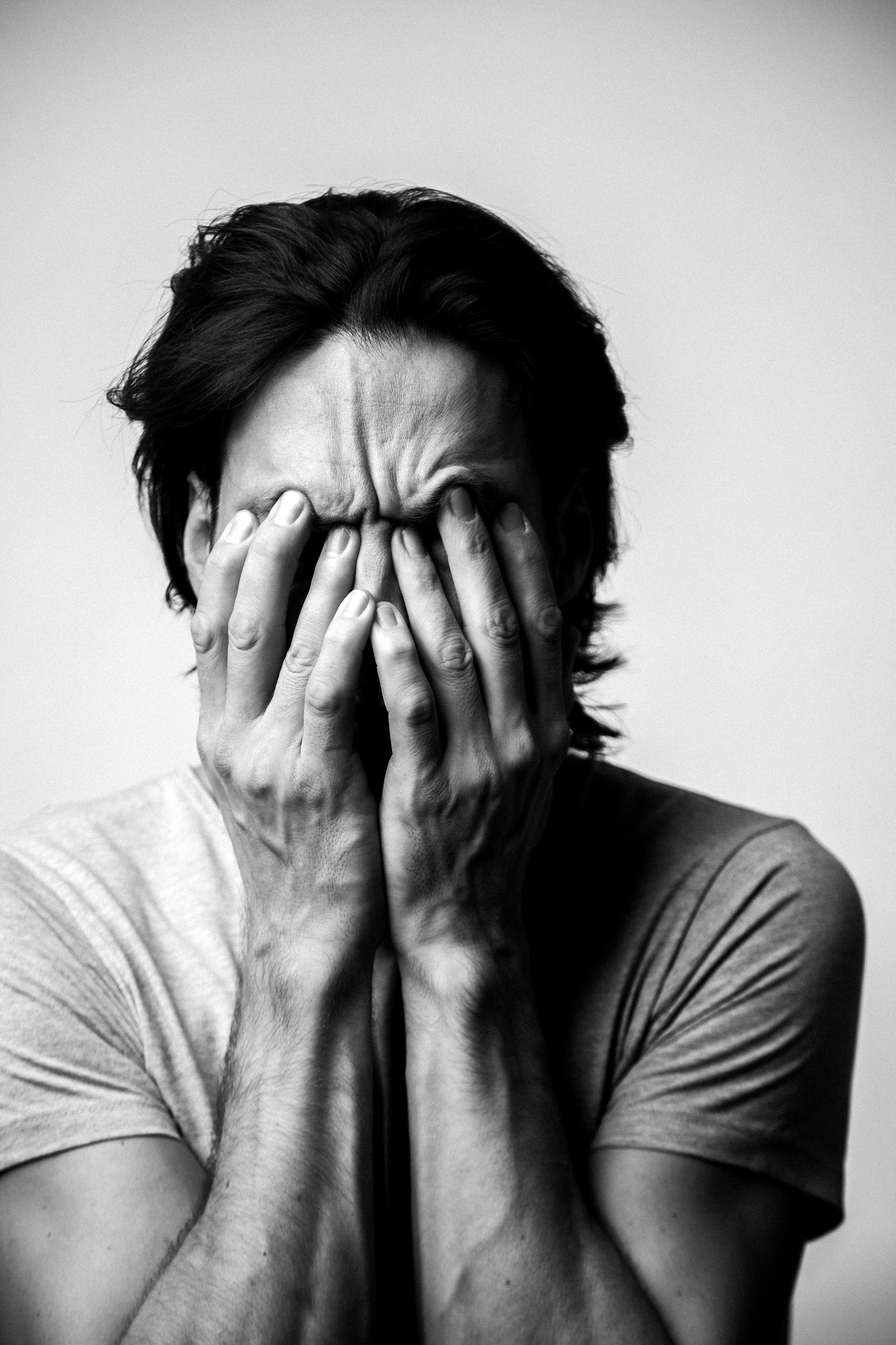 Мужской студийный портрет. Фотограф Лазарина Кучменова