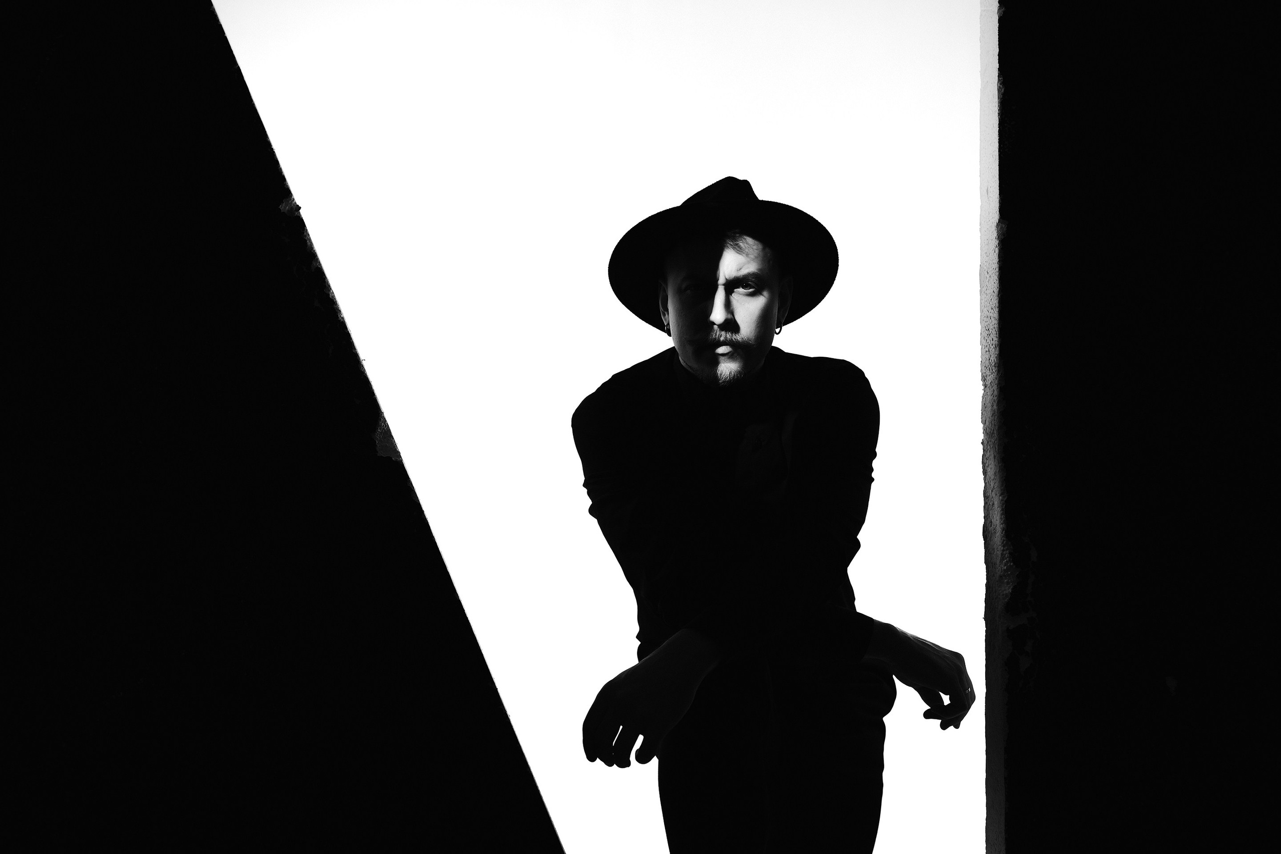 Креативная мужская фотосессия. Профессиональный фотограф в Новосибирске