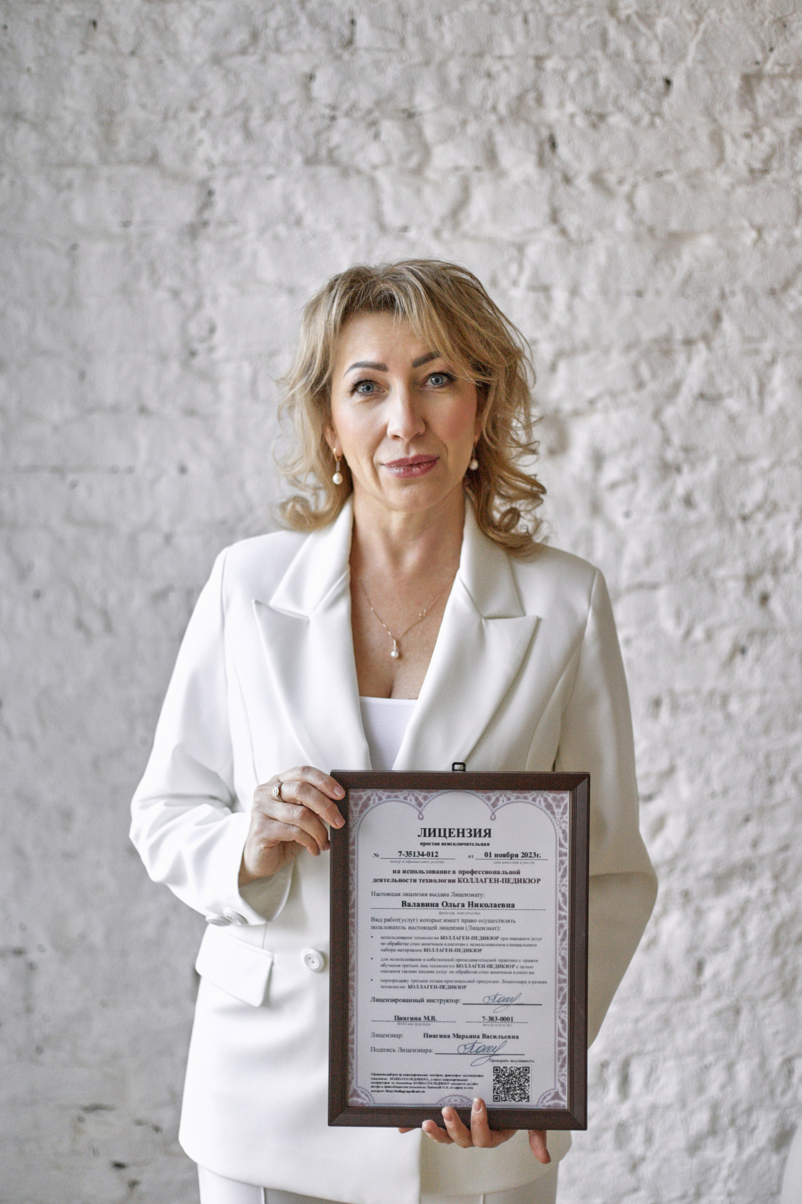 Ольга Валавина — мастер коллаген-педикюра и аппаратного маникюра. Фотограф Челябинск — Кирилл Устюжанин