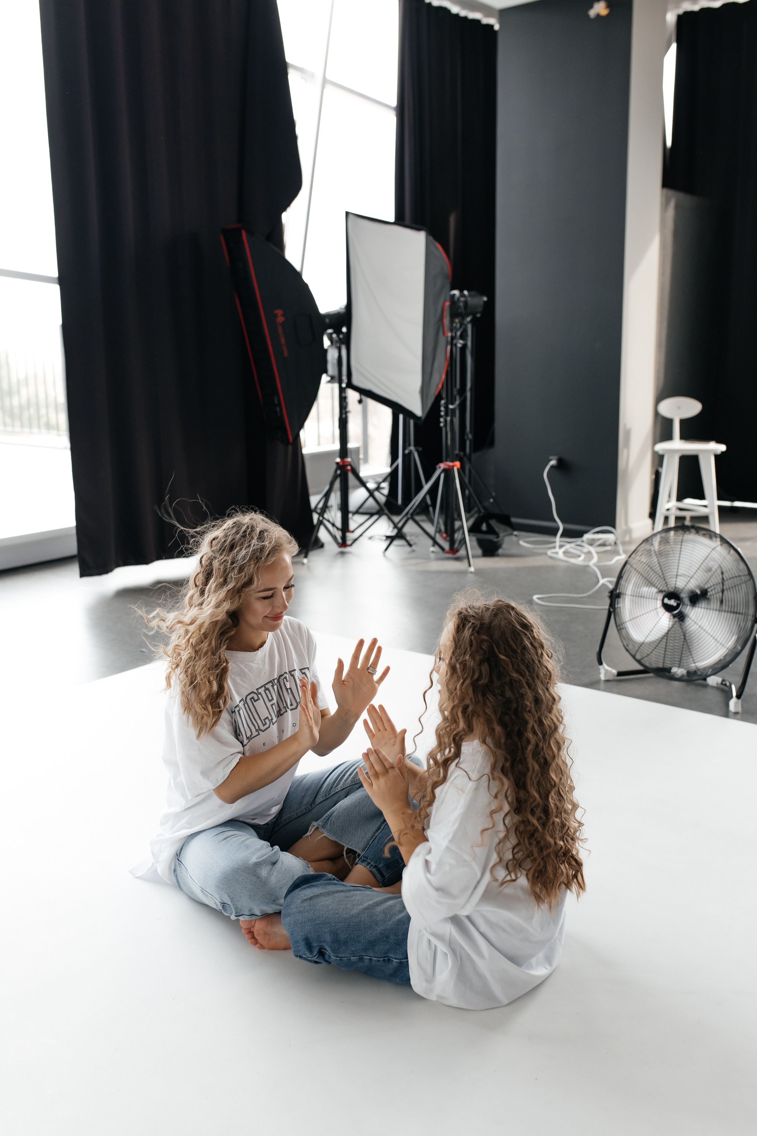 Mother & daughter. ФОТОГРАФ
