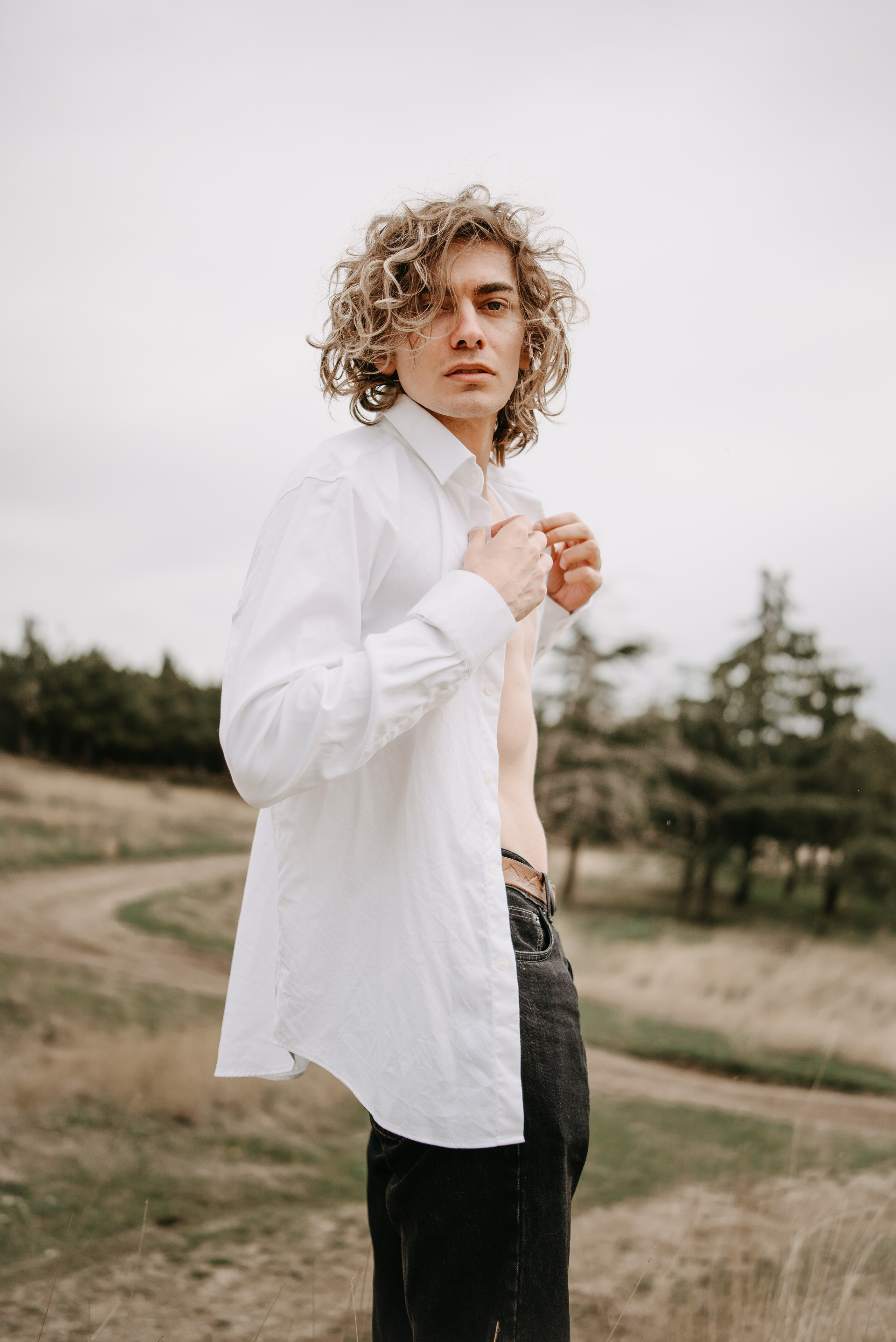 Мужская портретная фотосессия на природе. Портретный и свадебный фотограф в Тбилиси • xeniqo