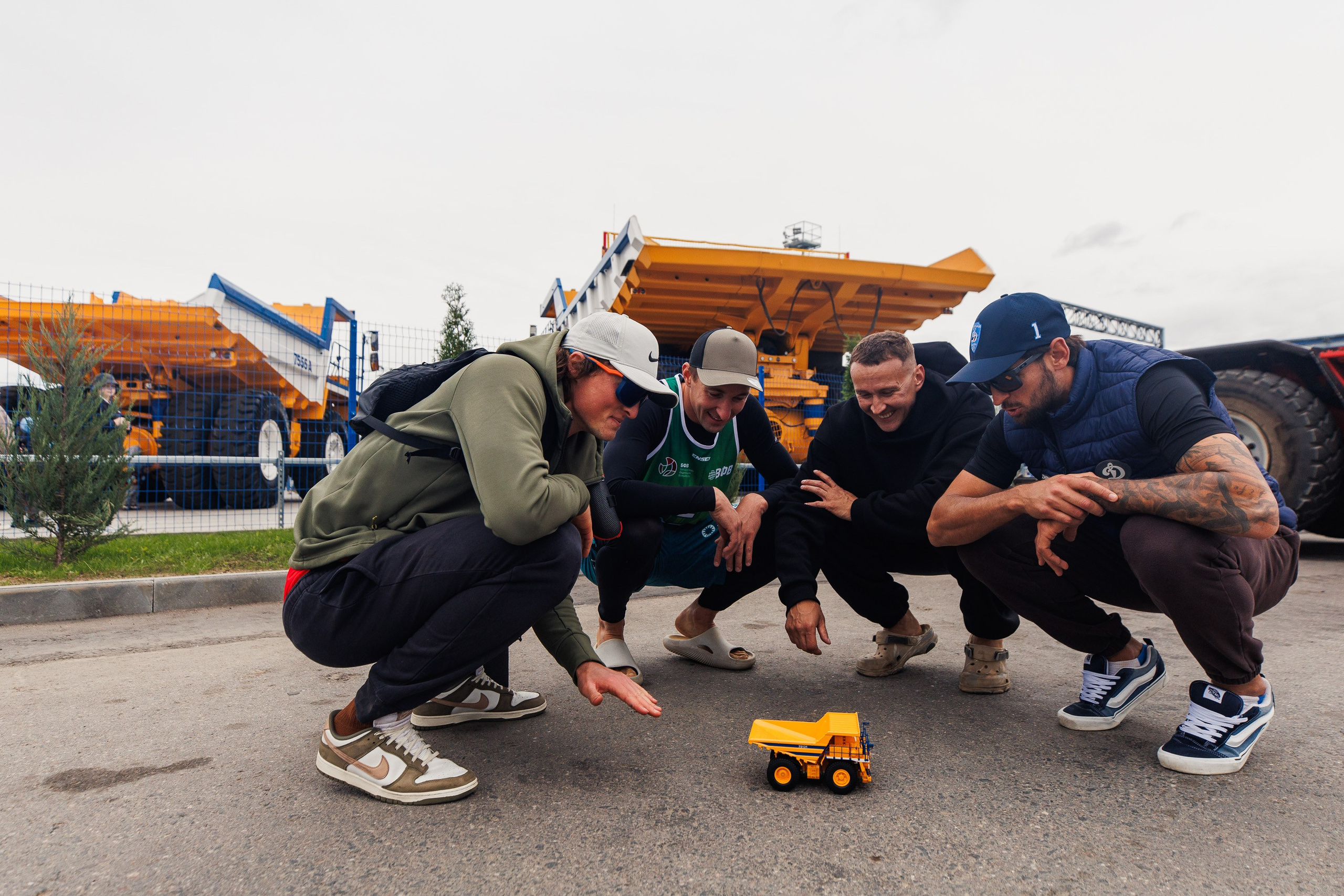 Пляжный волейбол на БелАЗе. Photographer Danil Aykin