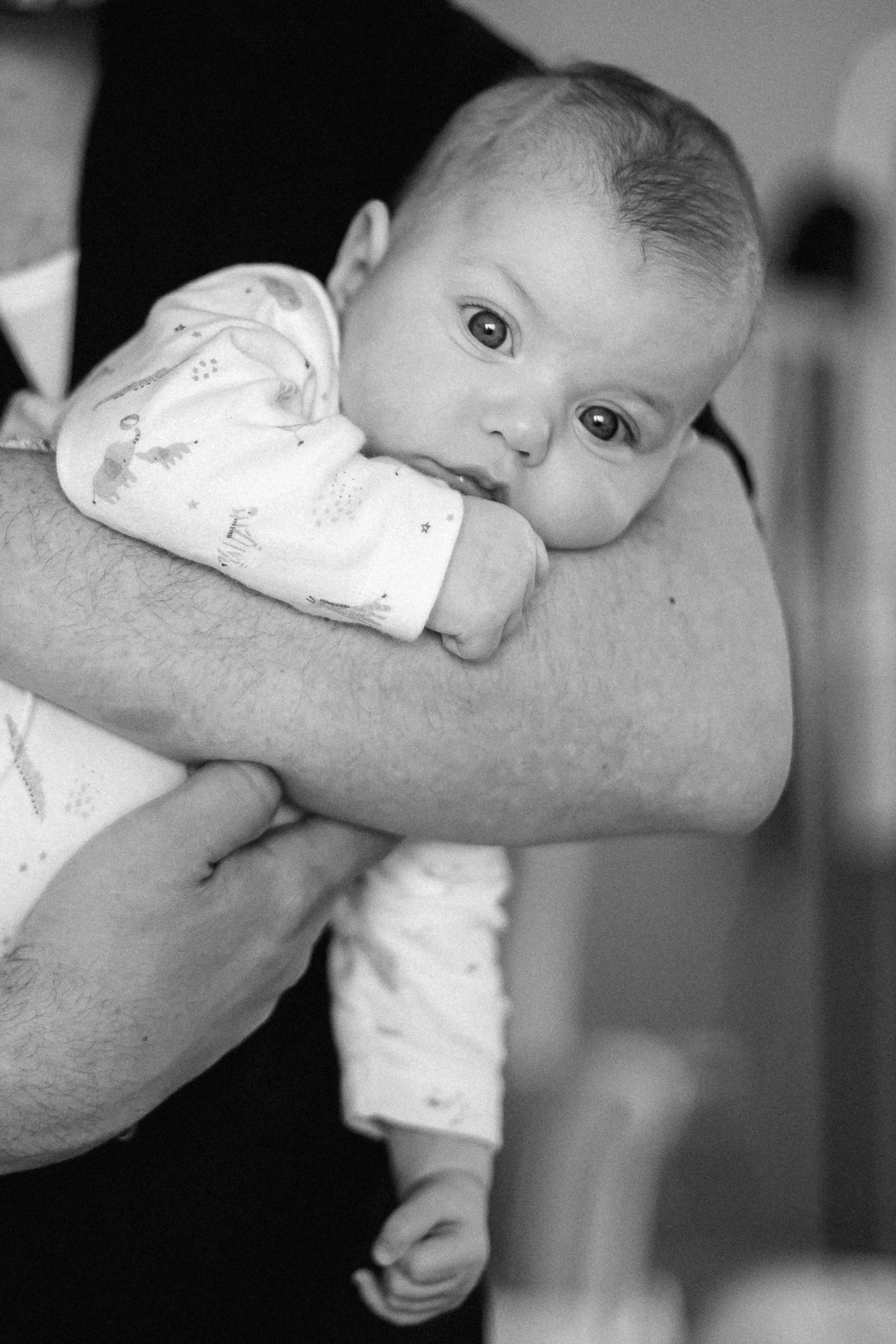 Малышка Катя, родители и бабушка. Домашняя съёмка. Фотограф в Москве Базанова Дарья