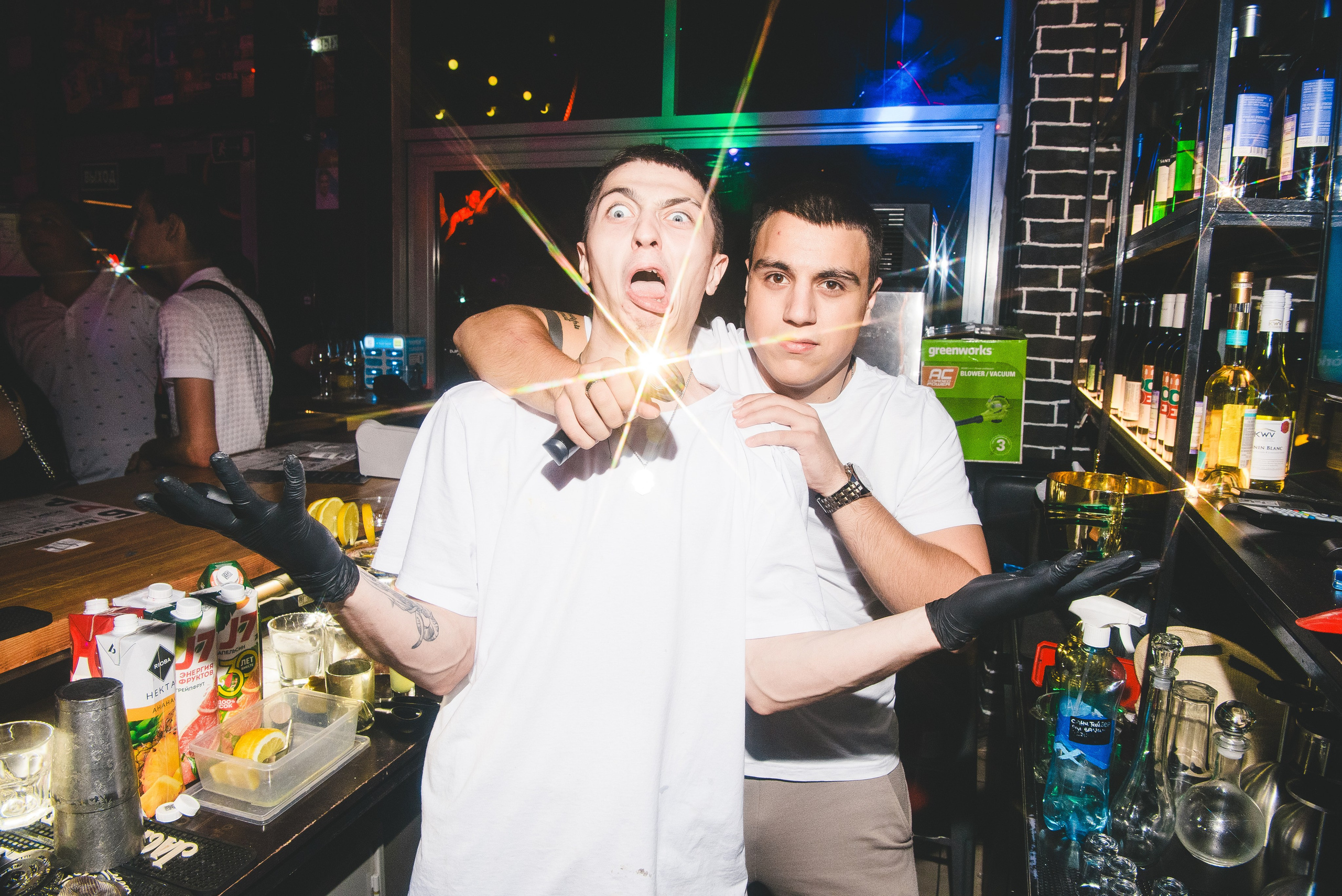 Фотоотчёты о вечеринках для НеБар Волгоград. Или стиль «пьяный фотограф». Фотограф в Волгограде и Волжском Александр Горбань