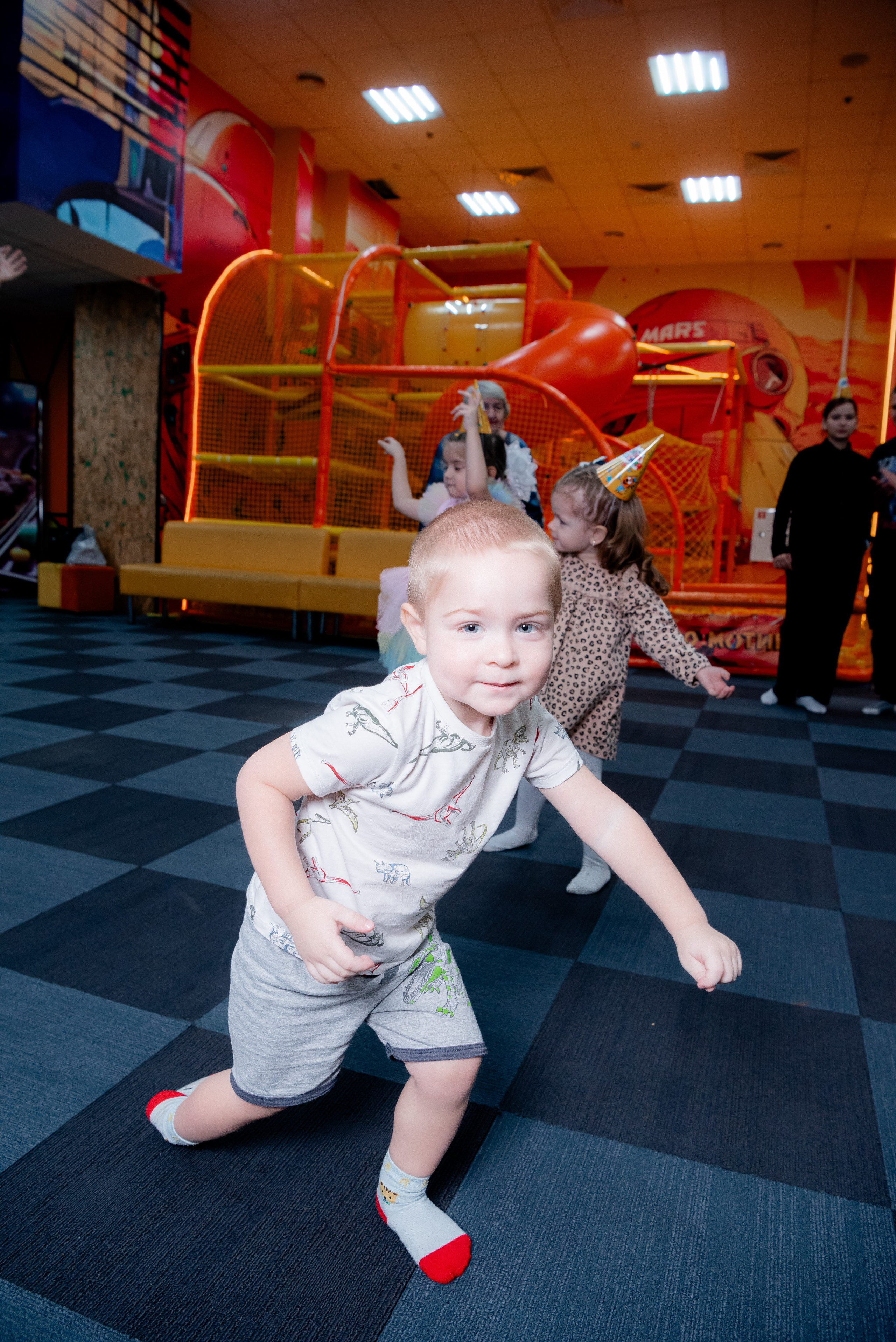 ДР В Локо Мотив Аниматоры Три кота. Фотограф в Волгограде и Волжском Александр Горбань