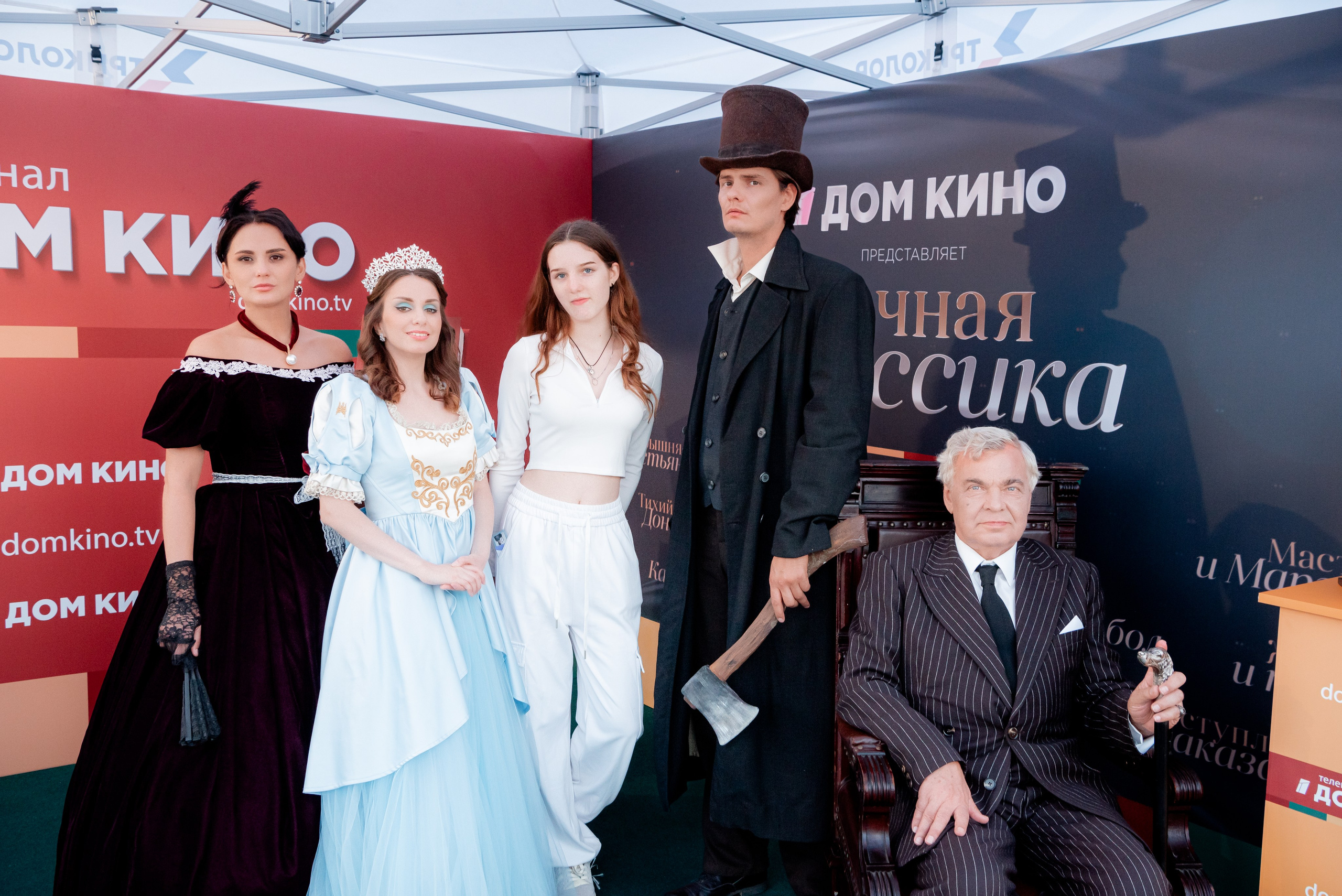 Портретные фото с артистами в палатке Триколор Дом Кинов на день города Волгоград. Фотограф в Волгограде и Волжском Александр Горбань