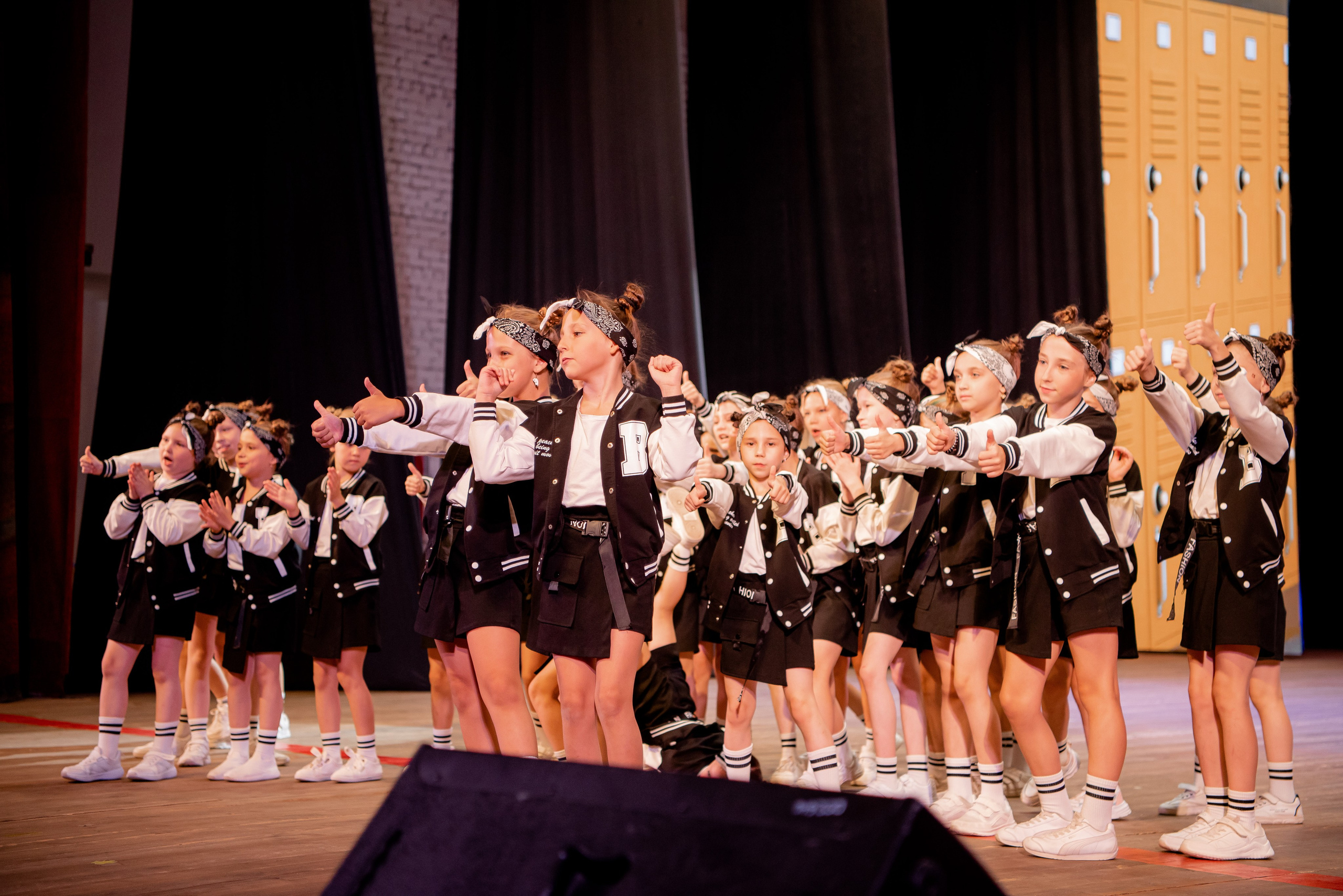 30 Школа. Вручение и Банкет. ДК Юбилейный и Банхоф. Фотограф в Волгограде и Волжском Александр Горбань