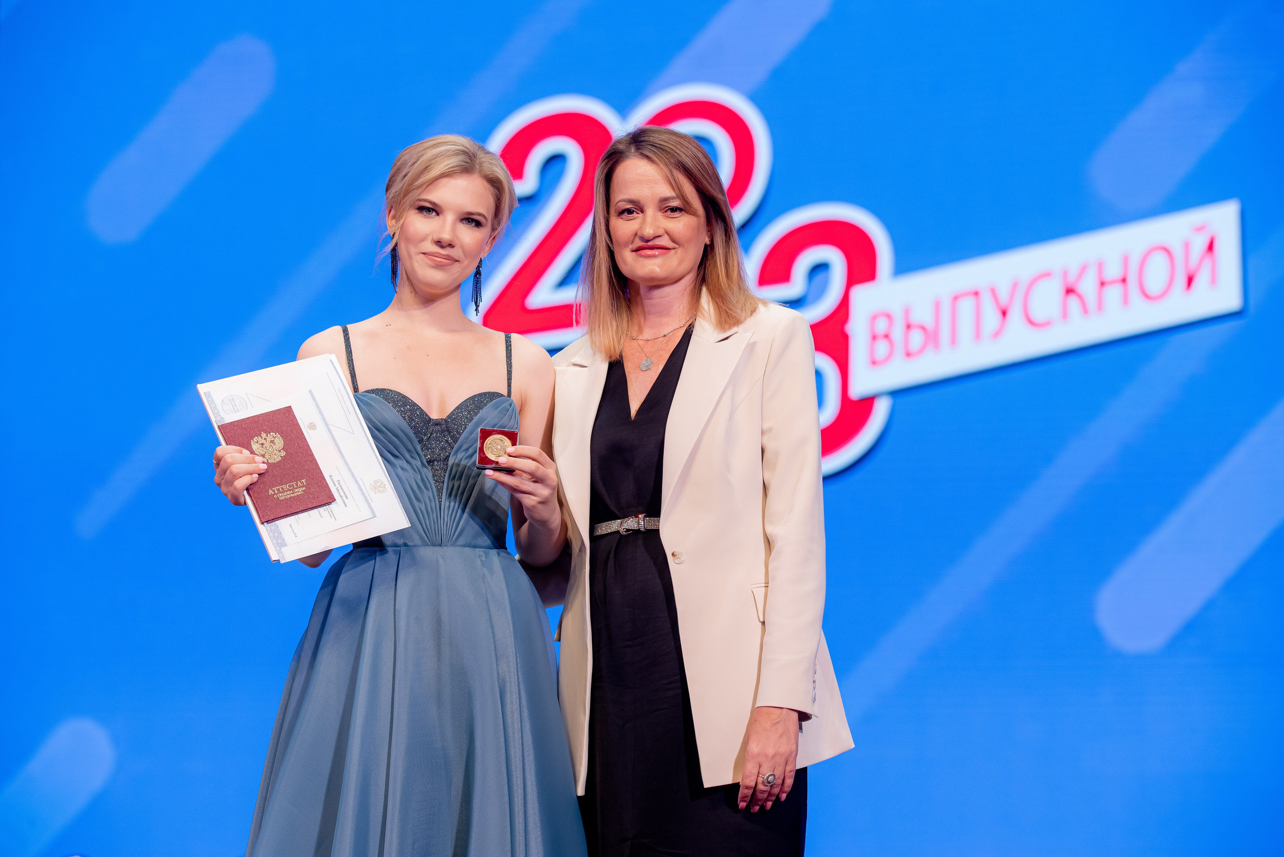 30 Школа. Вручение и Банкет. ДК Юбилейный и Банхоф. Фотограф в Волгограде и Волжском Александр Горбань