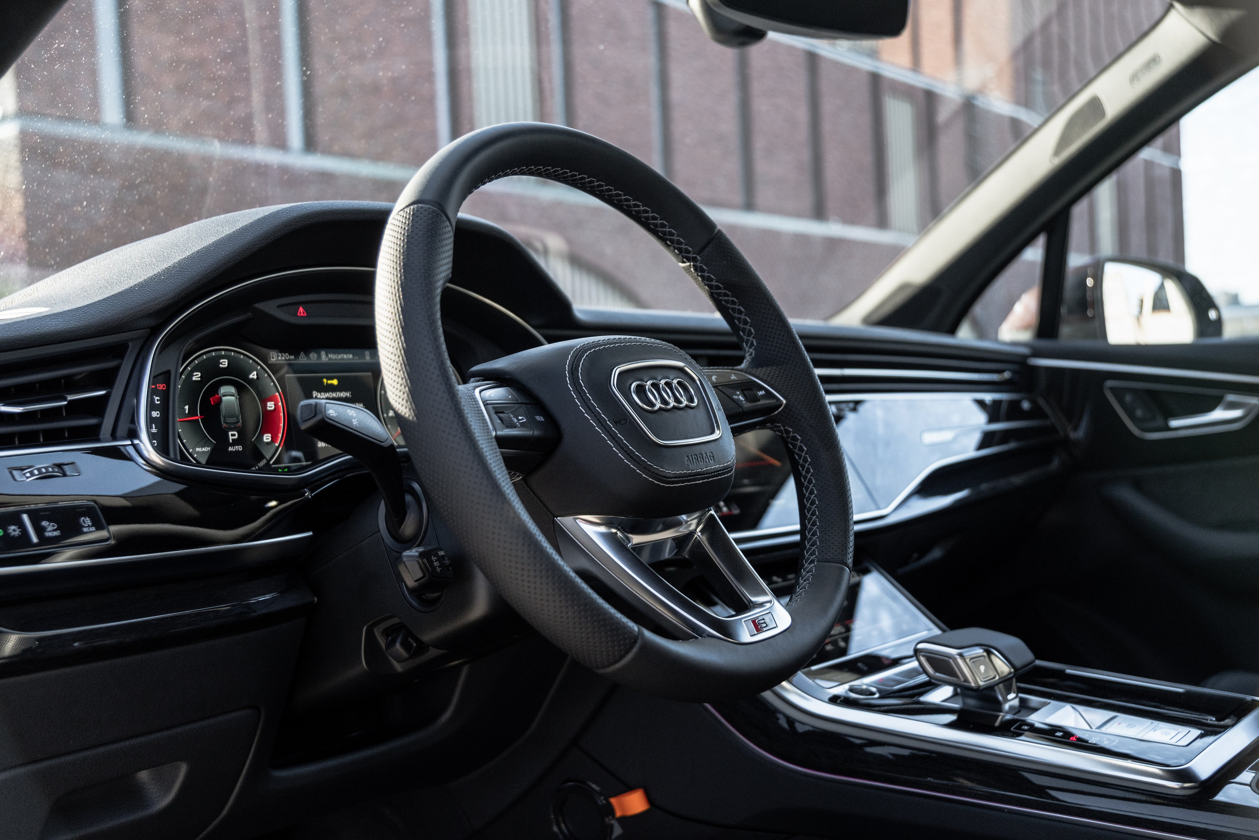 AUDI Q7. Opasnophoto