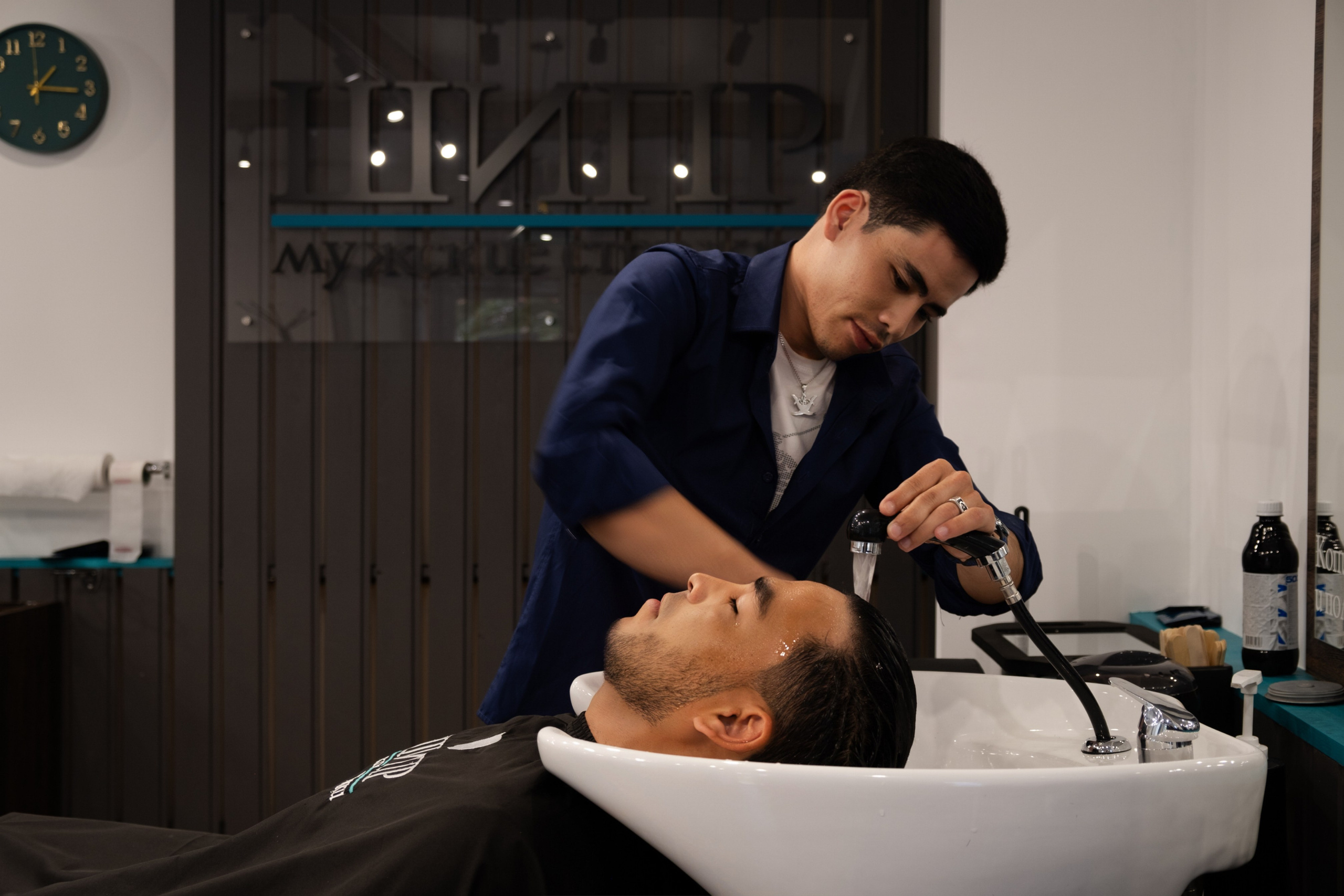 Съемка для барбершопа. Фотограф на камеру и мобильная съемка в Казани Лидия