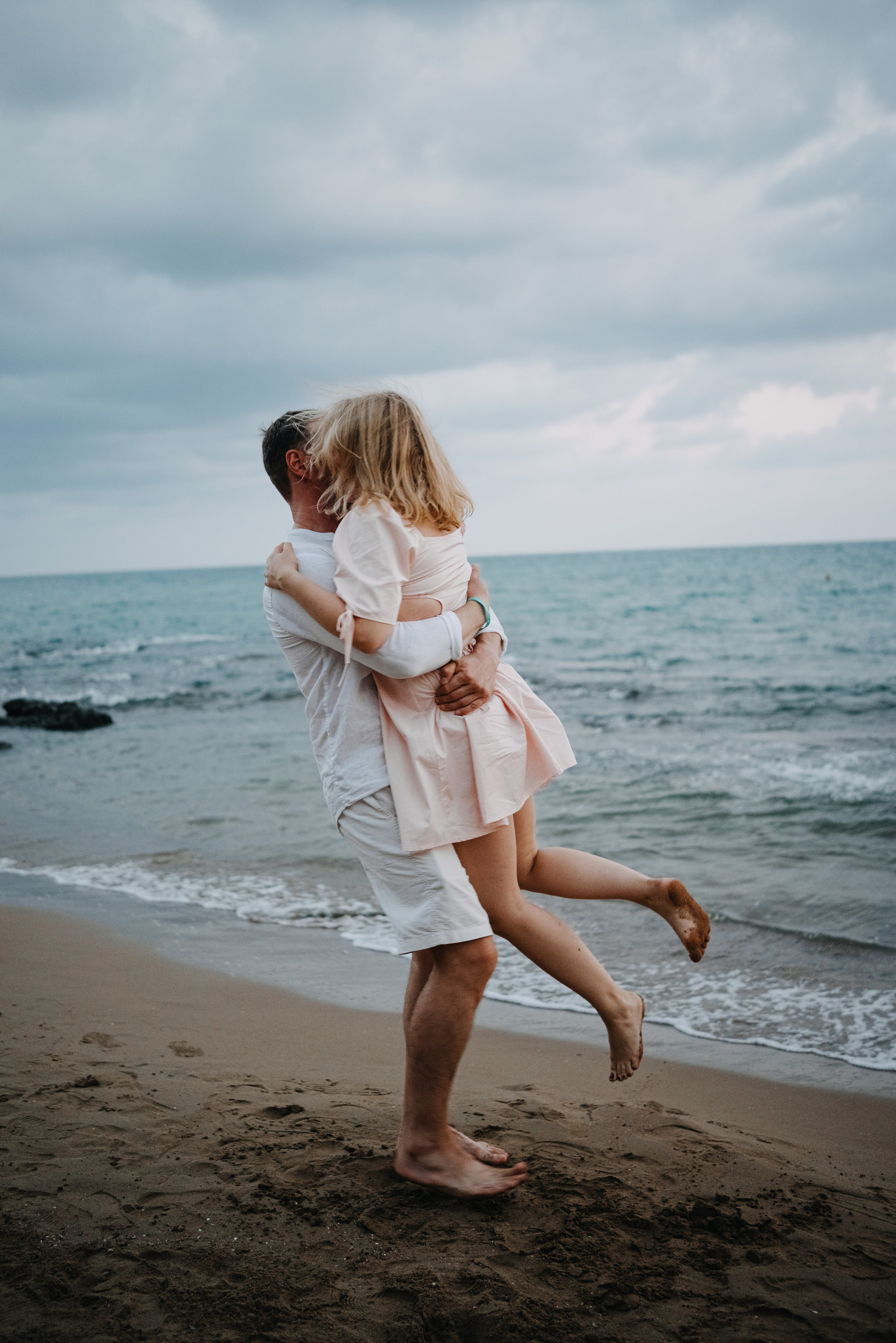 Съемка пары на море. Портретный и свадебный фотограф в Тбилиси • xeniqo