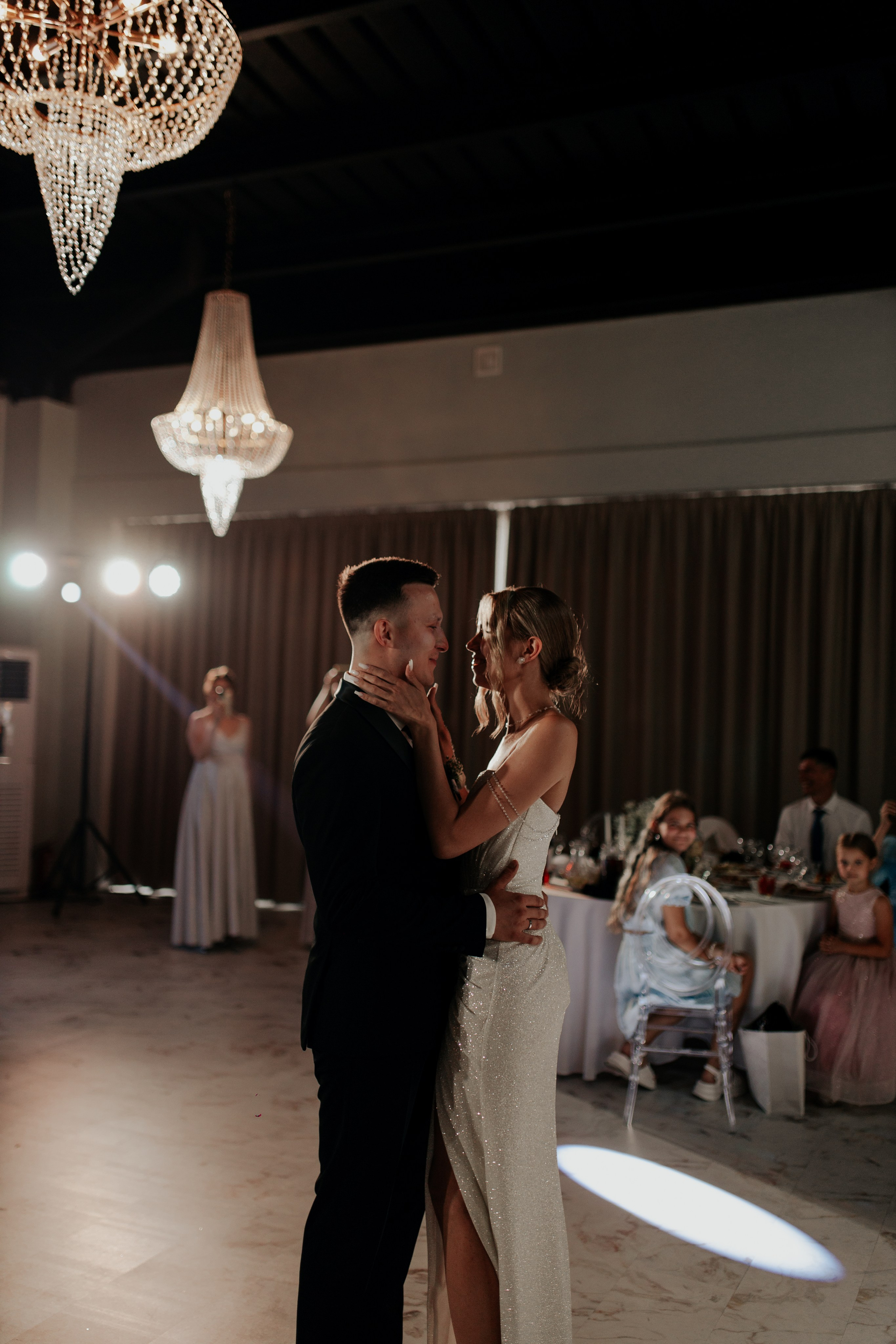 Свадебный банкет в Санкт-Петербурге — Трогательная фотосессия с родными и лавстори. Фотограф в Санкт-Петербурге Лиза Семченкова