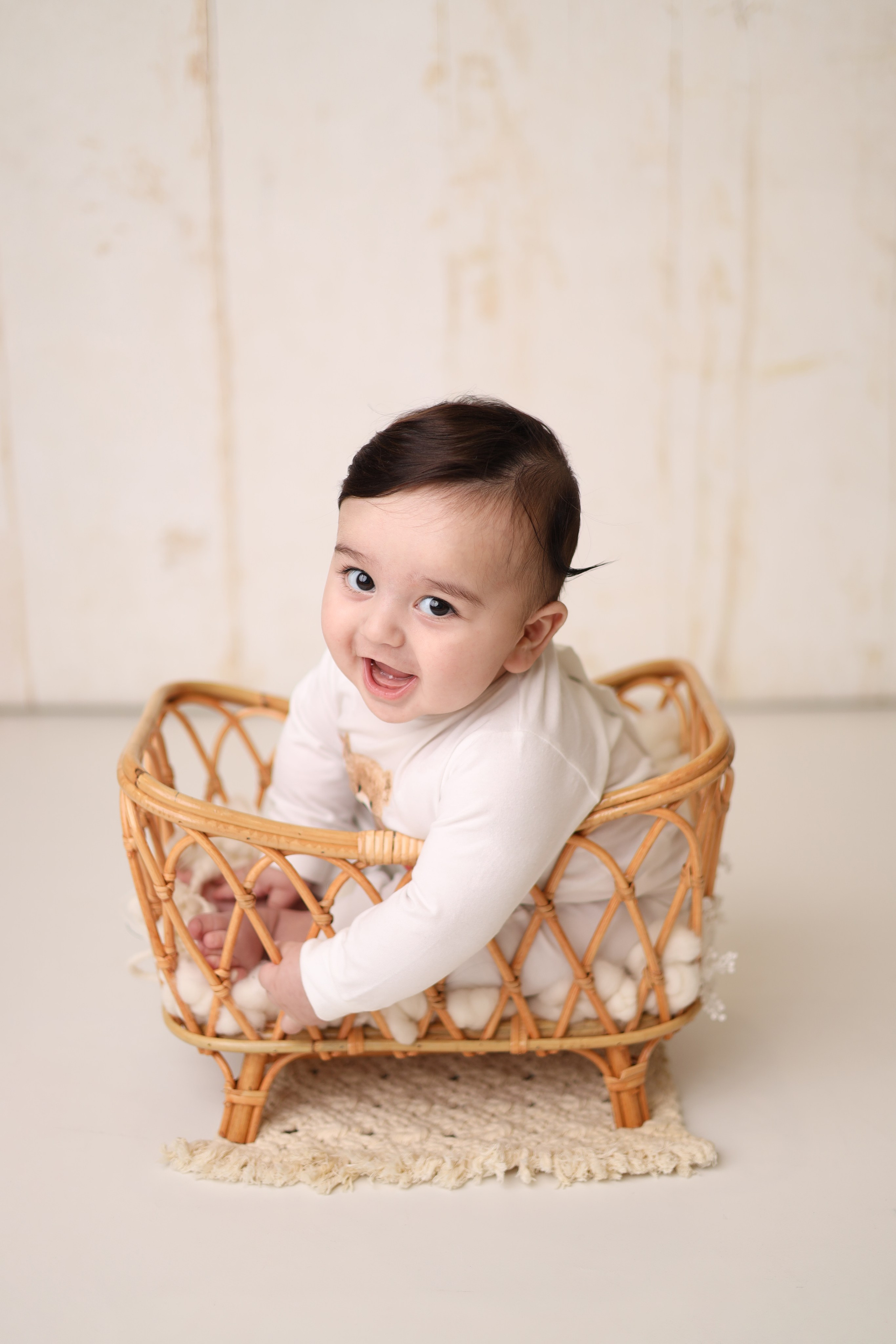 Азнавуру 6 месяцев. Фотограф новорожденных Москва. Ньюборн фотограф Москва