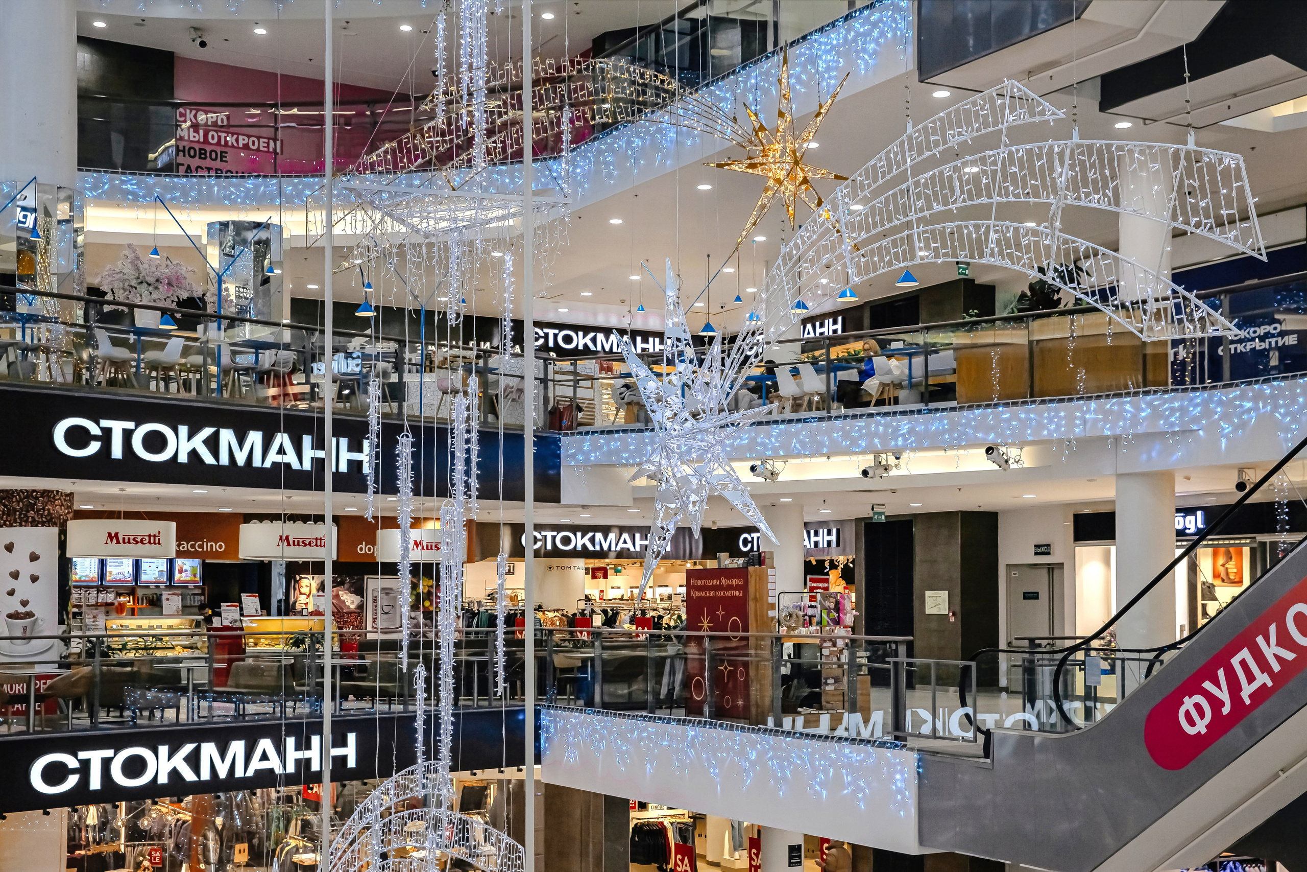 Съёмка интерьера ТЦ, входных групп. Фотограф в Санкт-Петербурге Екатерина Спикс