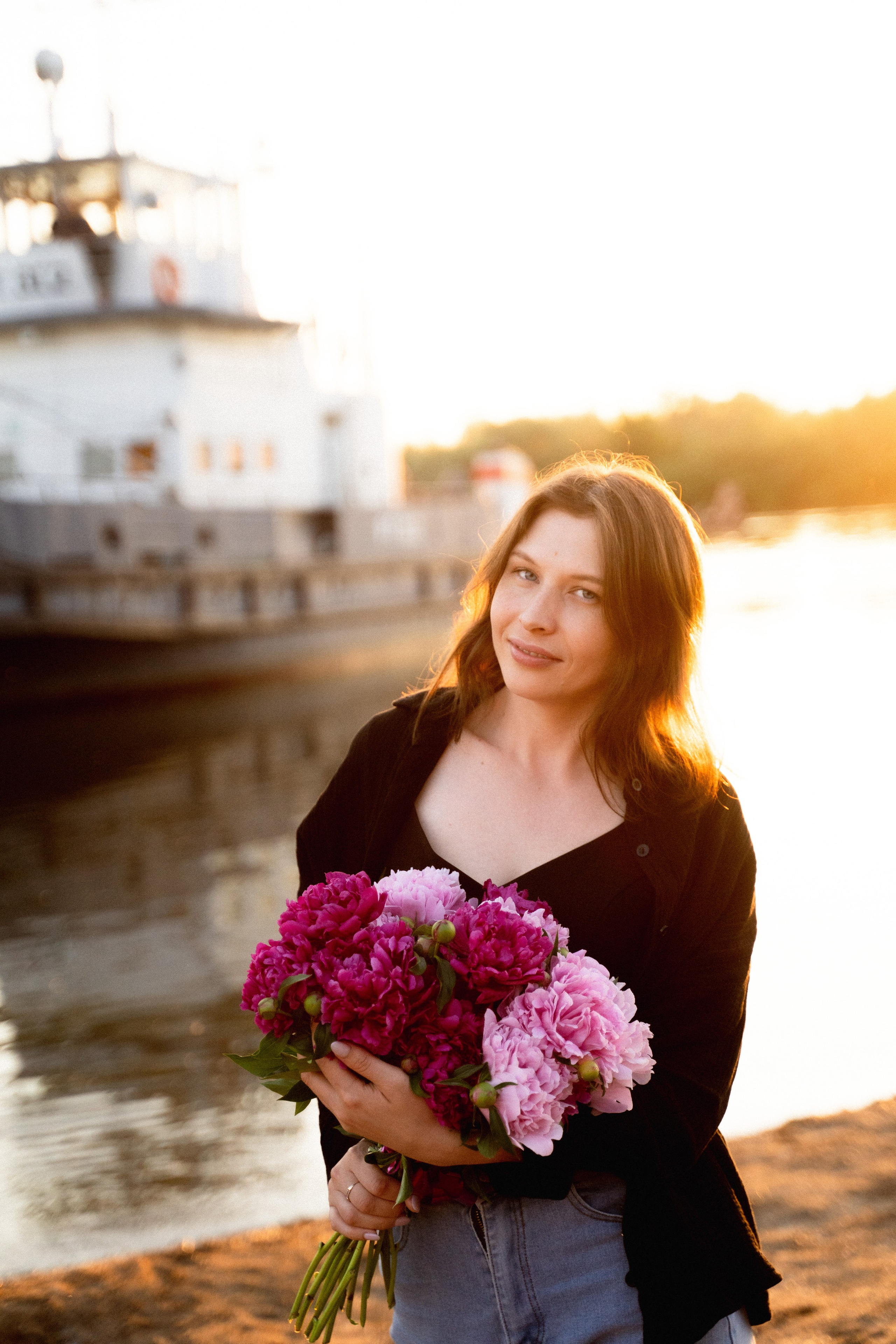 Девушки на берегу