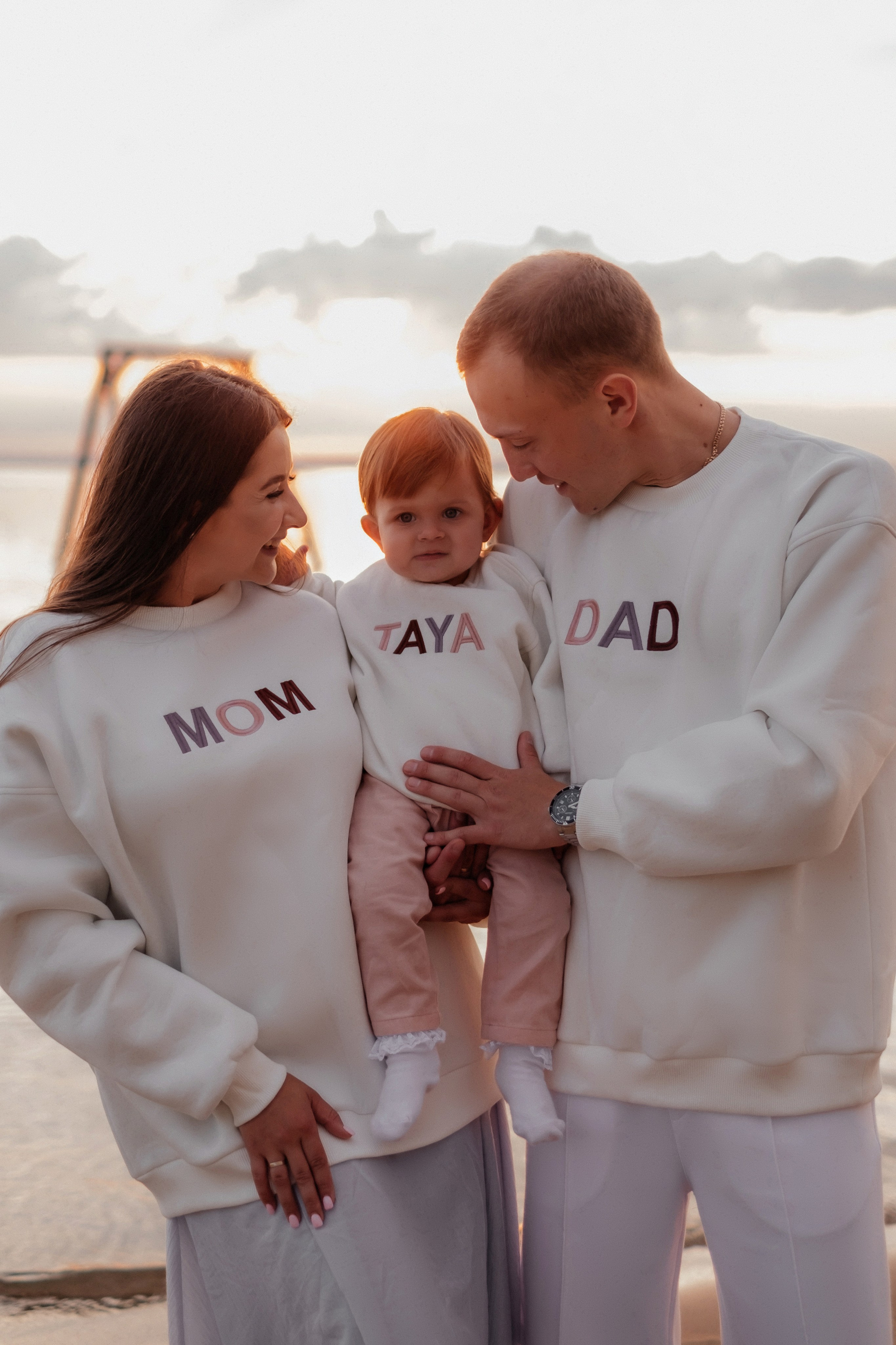 Алина, Ярослав и Тая на берегу. Фотограф в Новосибирске Диана Ильиных