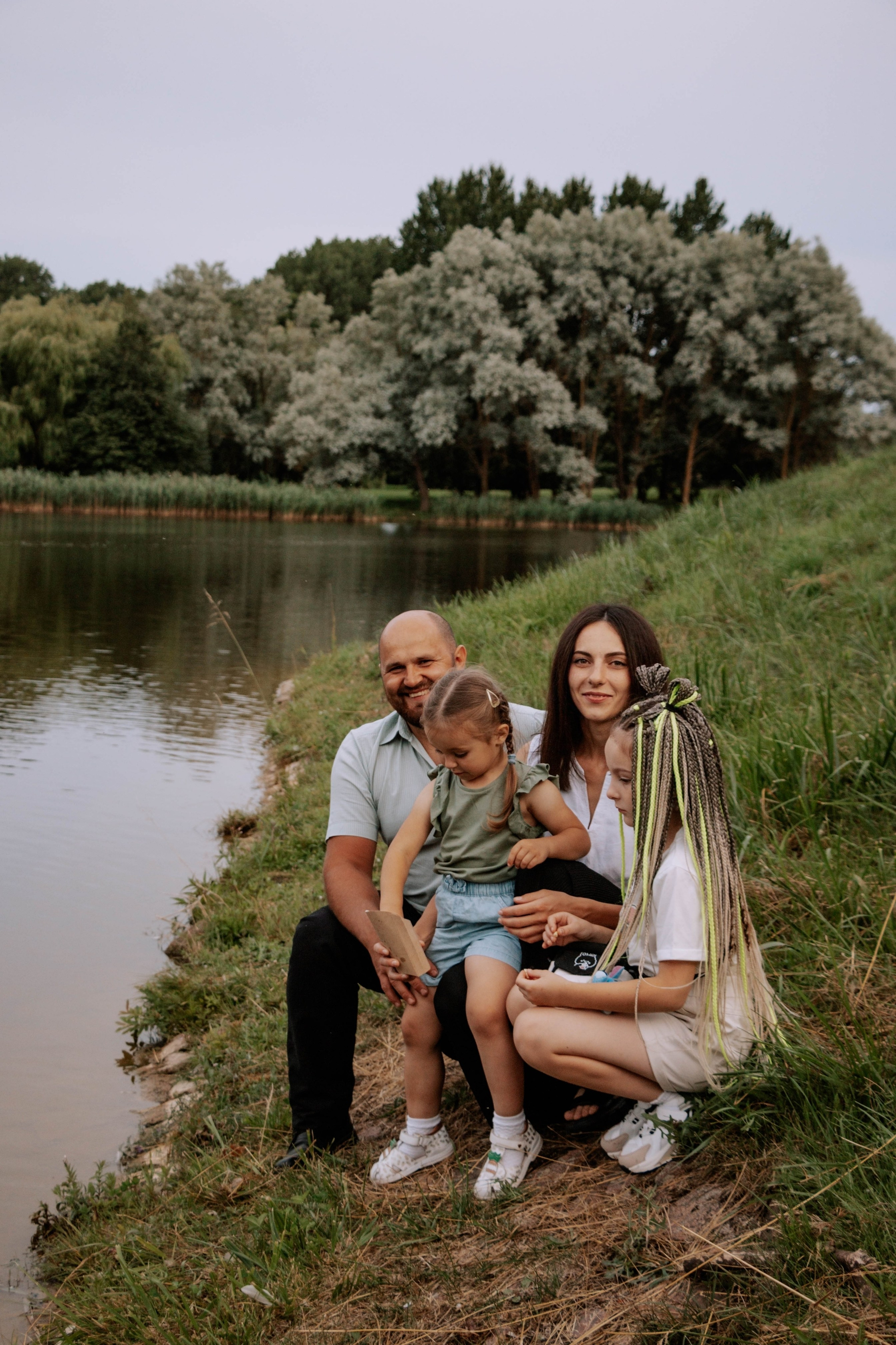 Алексей, Римма, Аннушка и Полина. Бережно сохраняю ваши чувства и истории на своих фотографиях