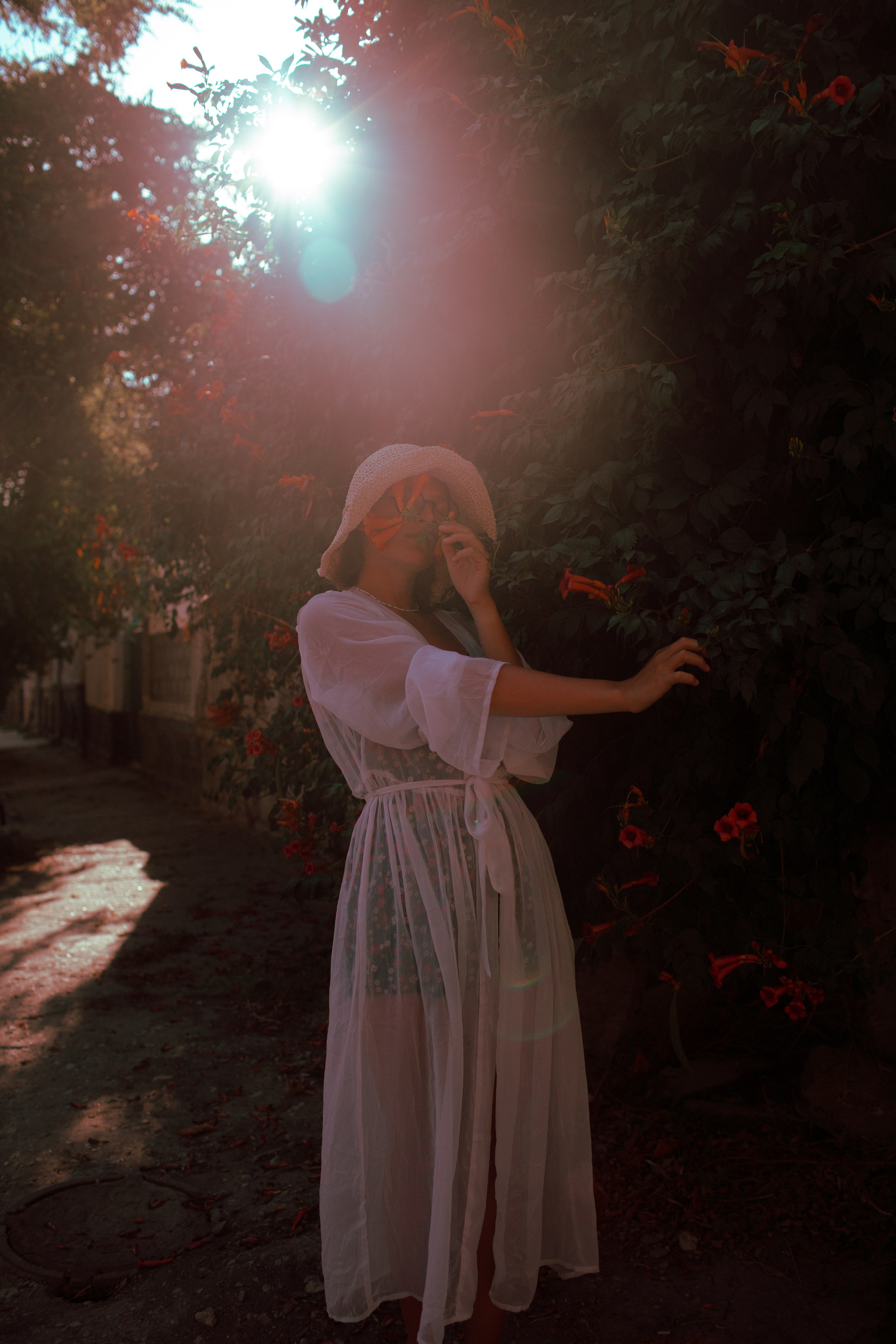 Фотосессия девушки в цветах летом. Свадебный и репортажный фотограф в Ярославле и Санкт-Петербурге Роман Микрюков