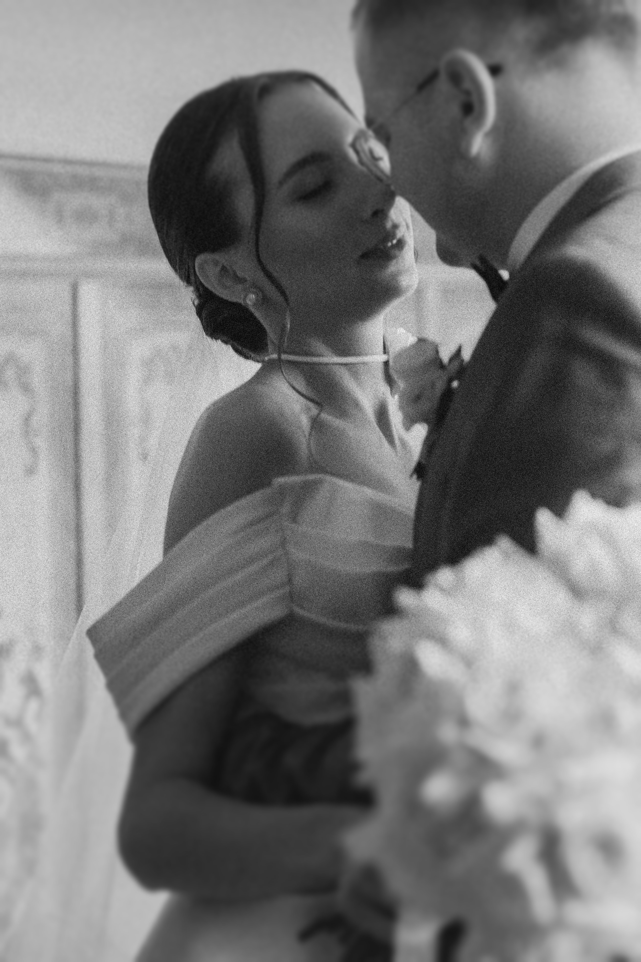 Свадебная фотосессия Ивана и Лидии в отеле и городе. Свадебный и репортажный фотограф в Ярославле и Санкт-Петербурге Роман Микрюков