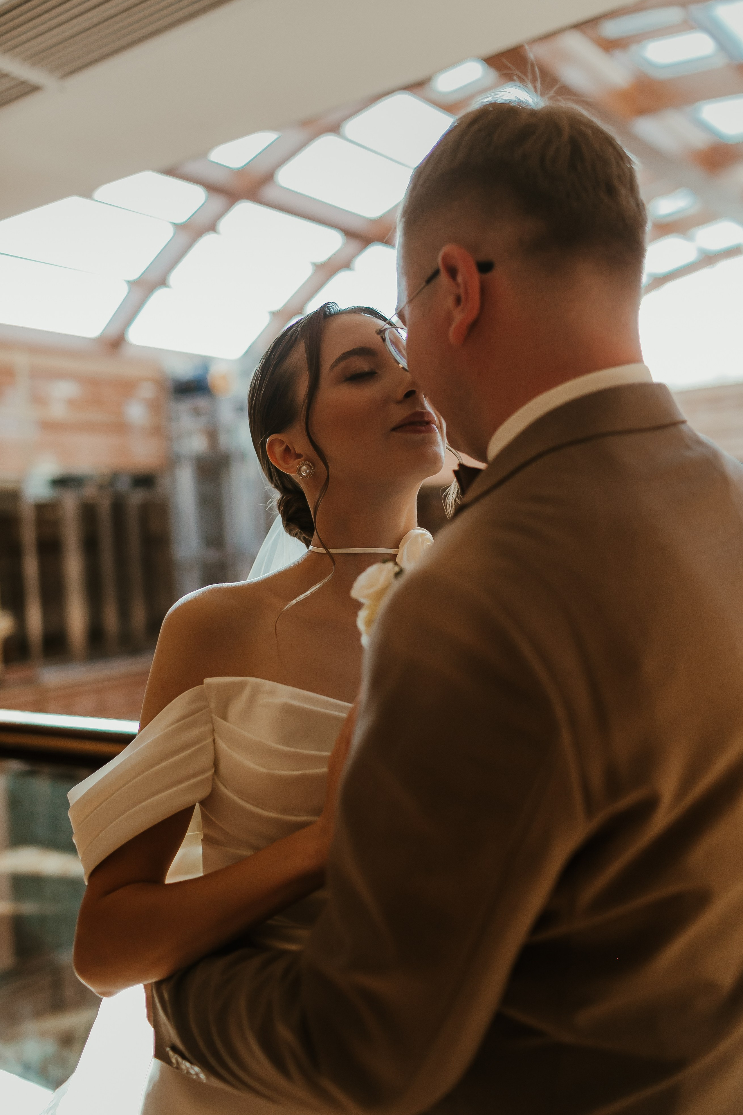 Свадебная осенняя фотосессия Ивана и Лидии в городе. Свадебный и репортажный фотограф в Ярославле и Санкт-Петербурге Роман Микрюков