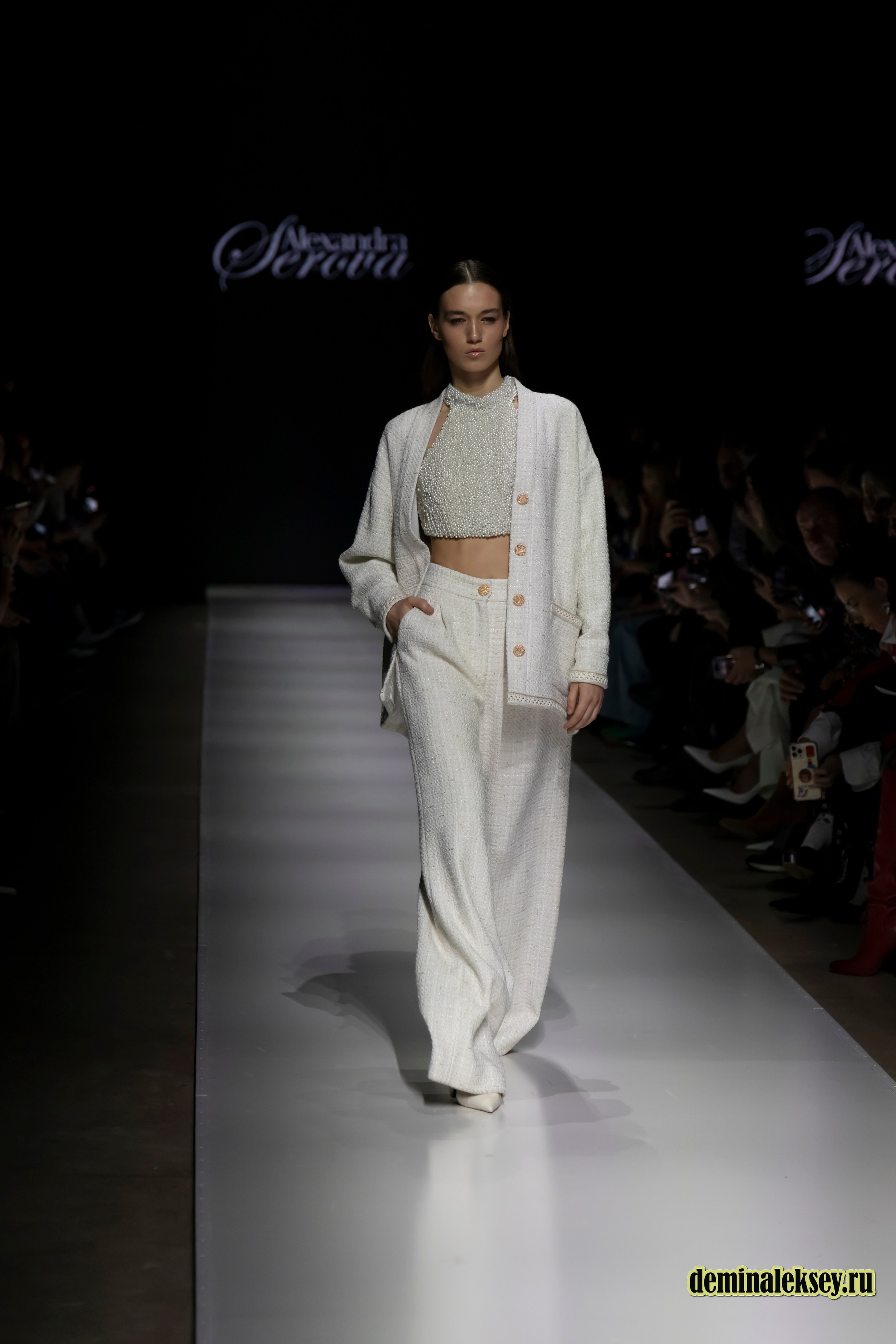 Московская неделя моды 2024 9 октября дизайнер Alexandra Serova. Репортажный, семейный и студийный фотограф в Москве Демин Алексей